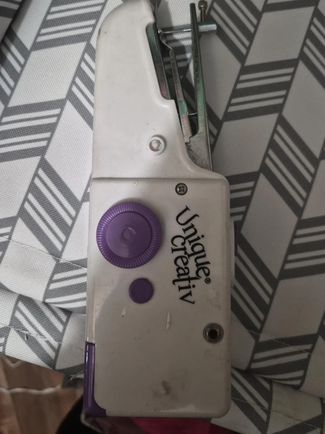 Unique Creativ Handheld Sewing Machine