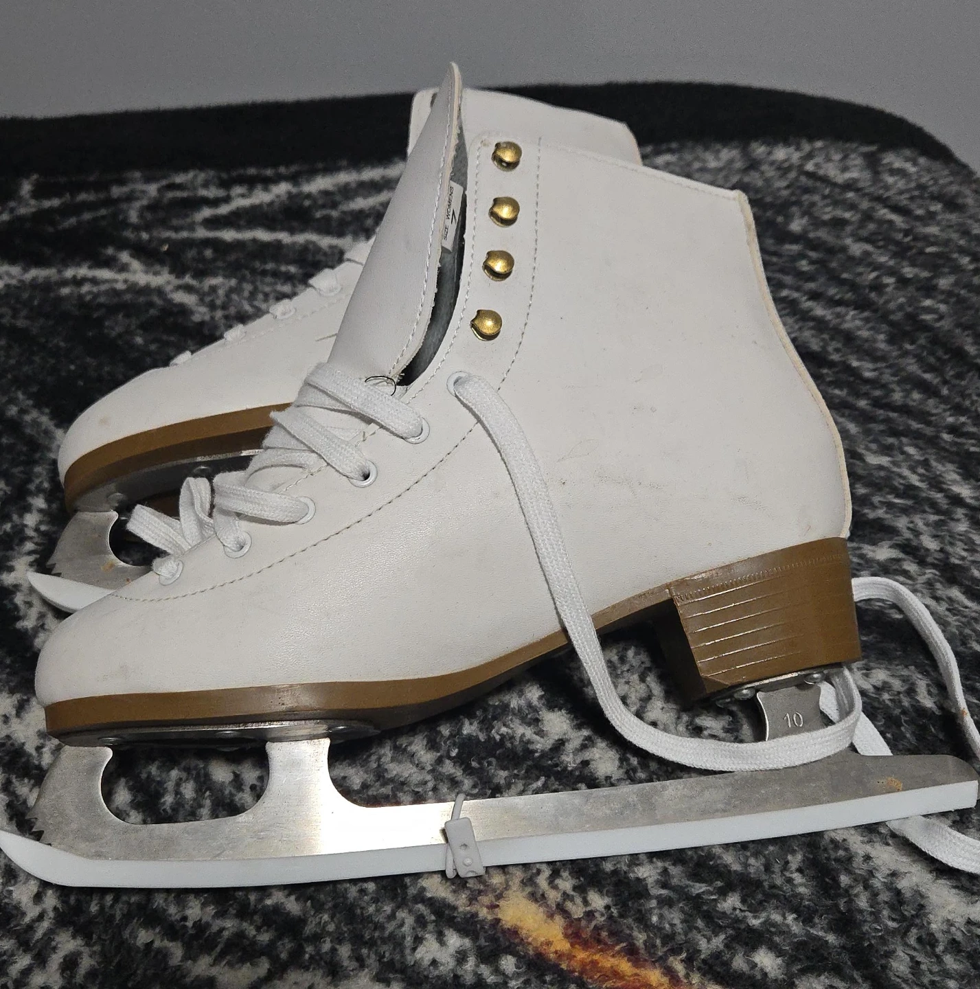 White Women's Ice Skates Size 7