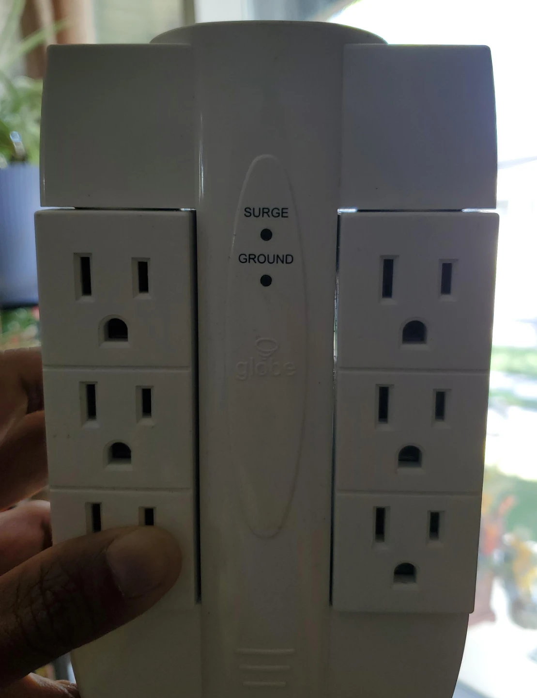 Globe 6-Outlet Swivel Surge Protector