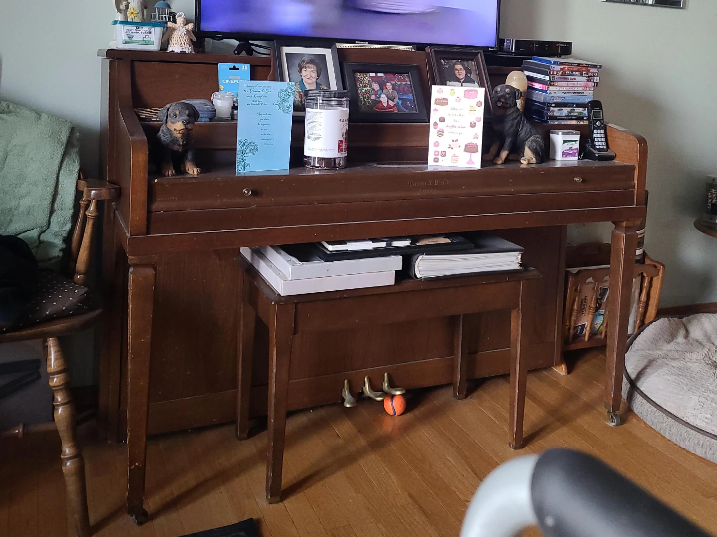 Upright piano