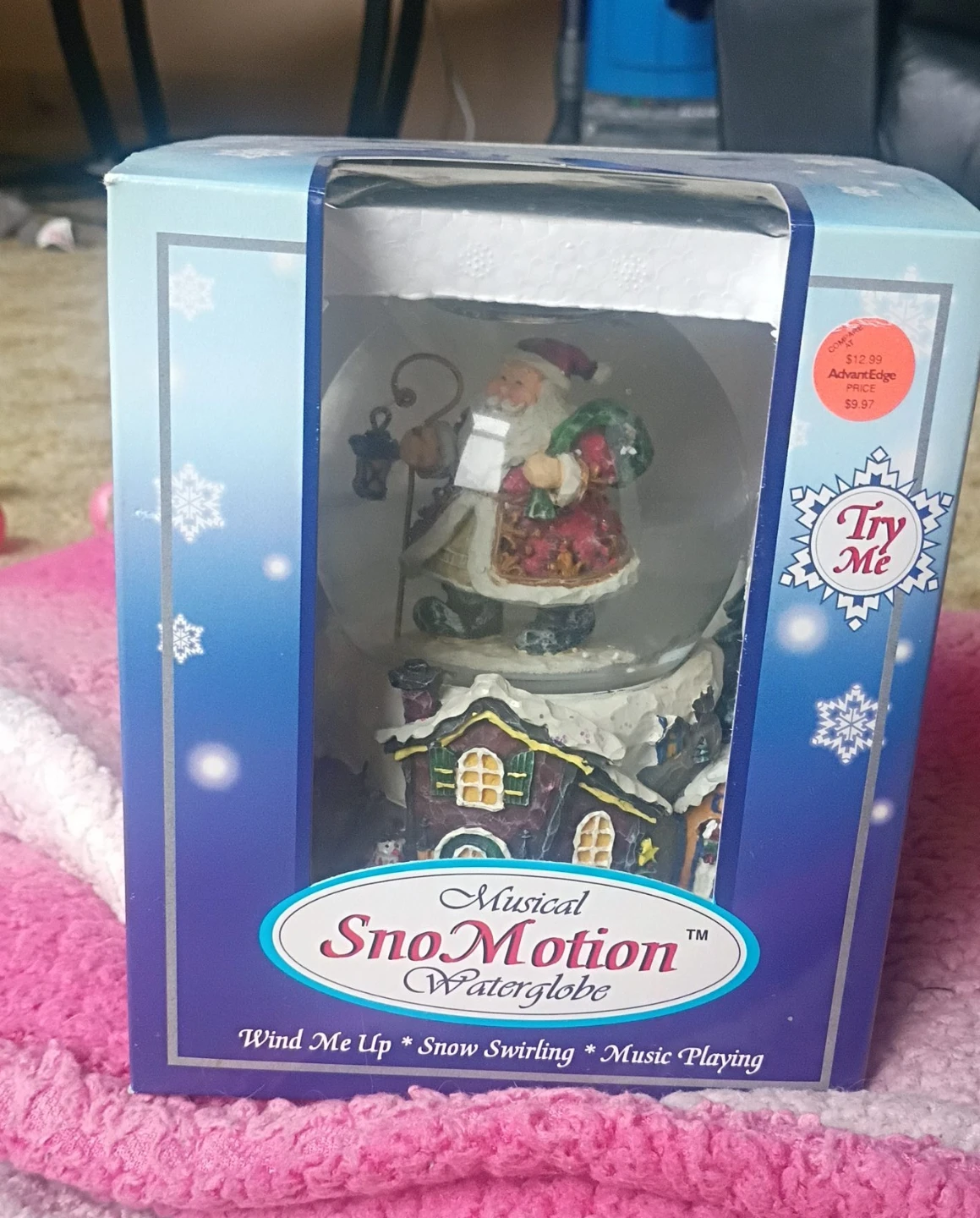 Musical SnoMotion Waterglobe with Santa Scene