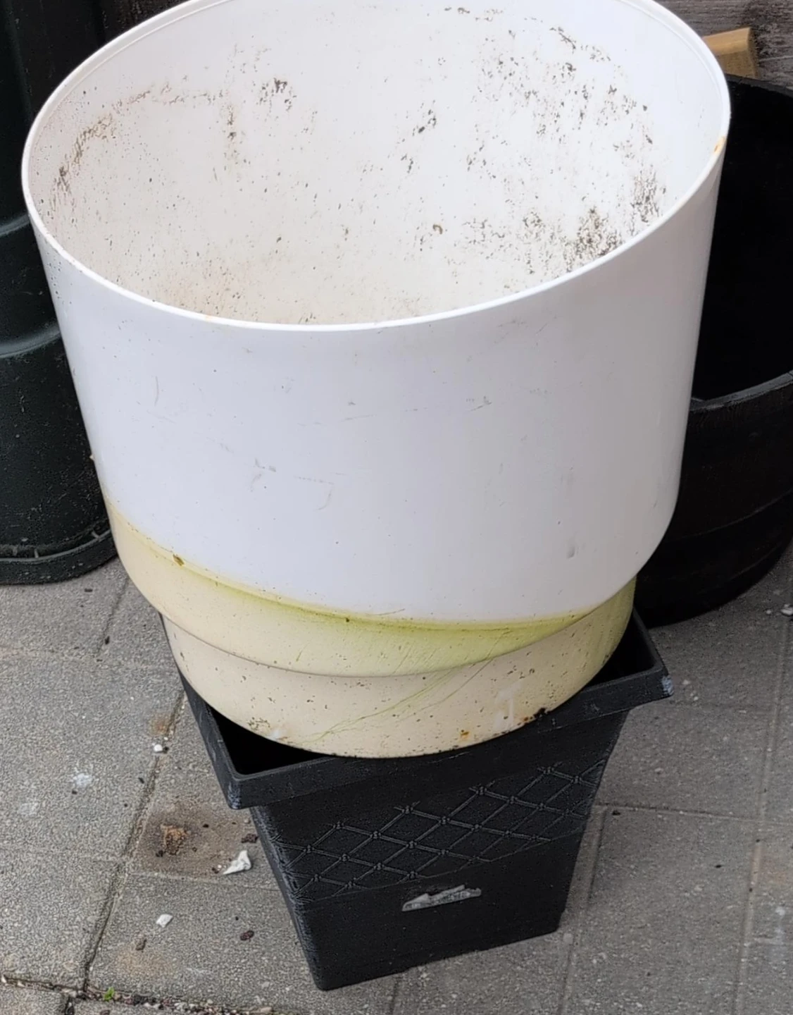 Stack of 2 Plastic Plant Pots