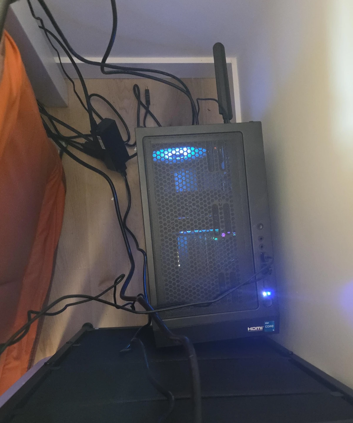 Gaming PC with curved monitor