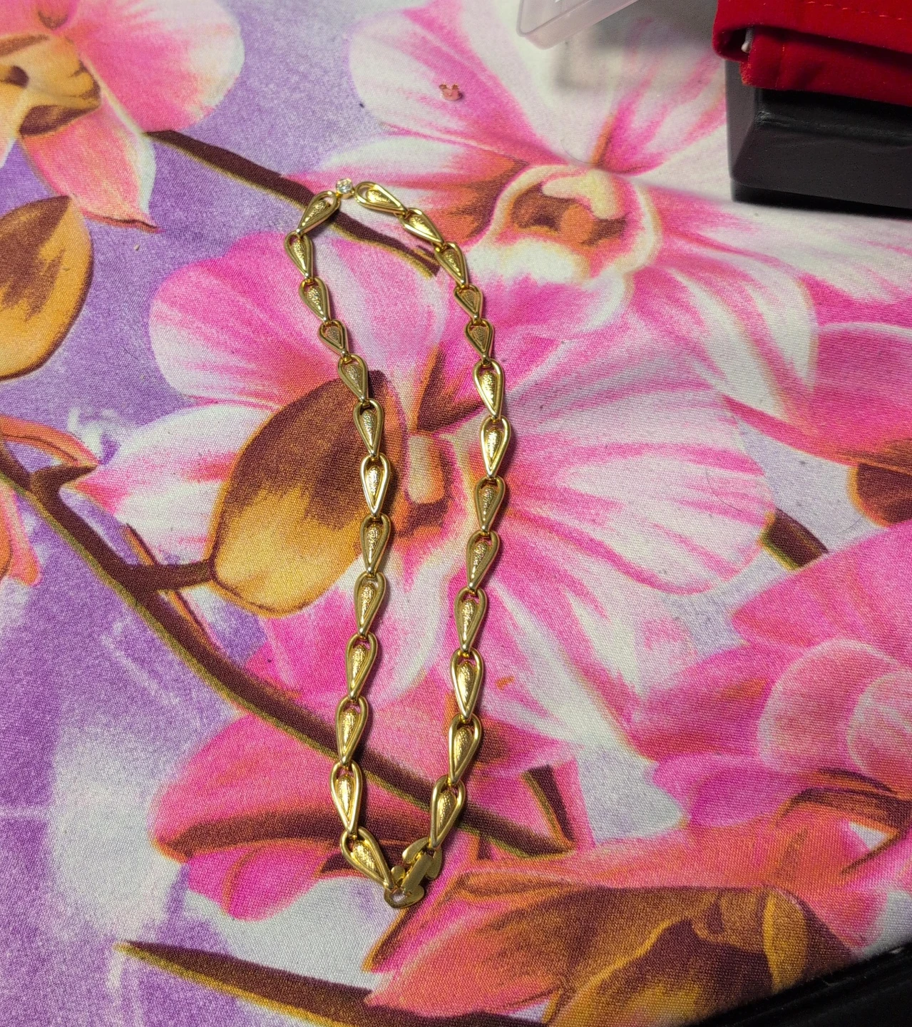 Gold Tone Tear Drop Chain Necklace