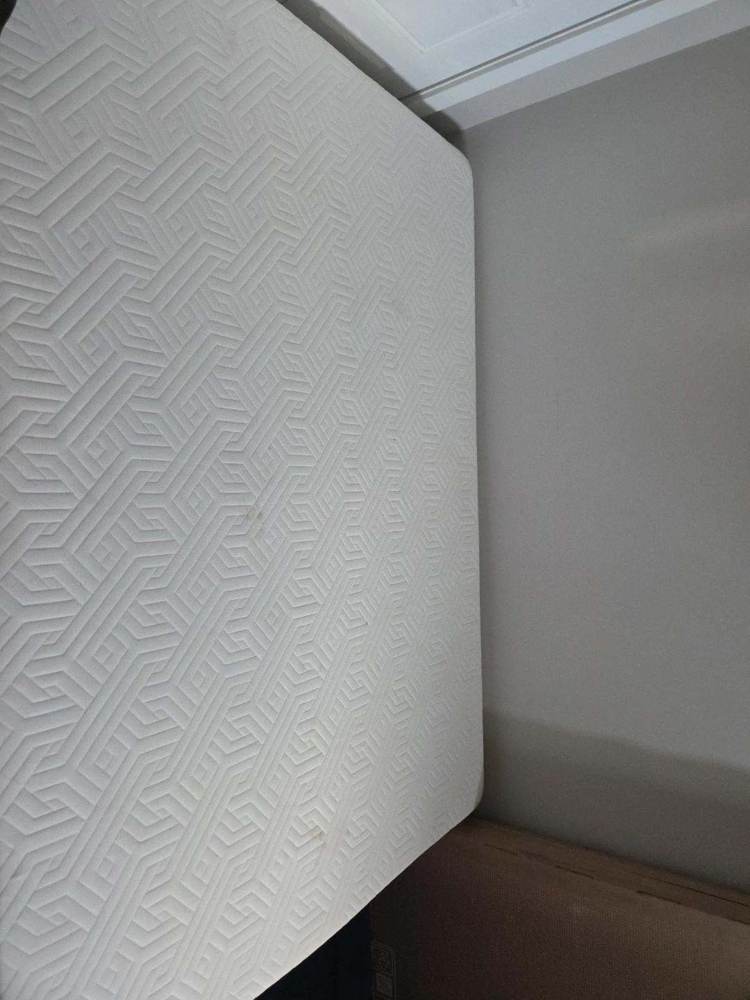FULL White Textured Mattress 8in