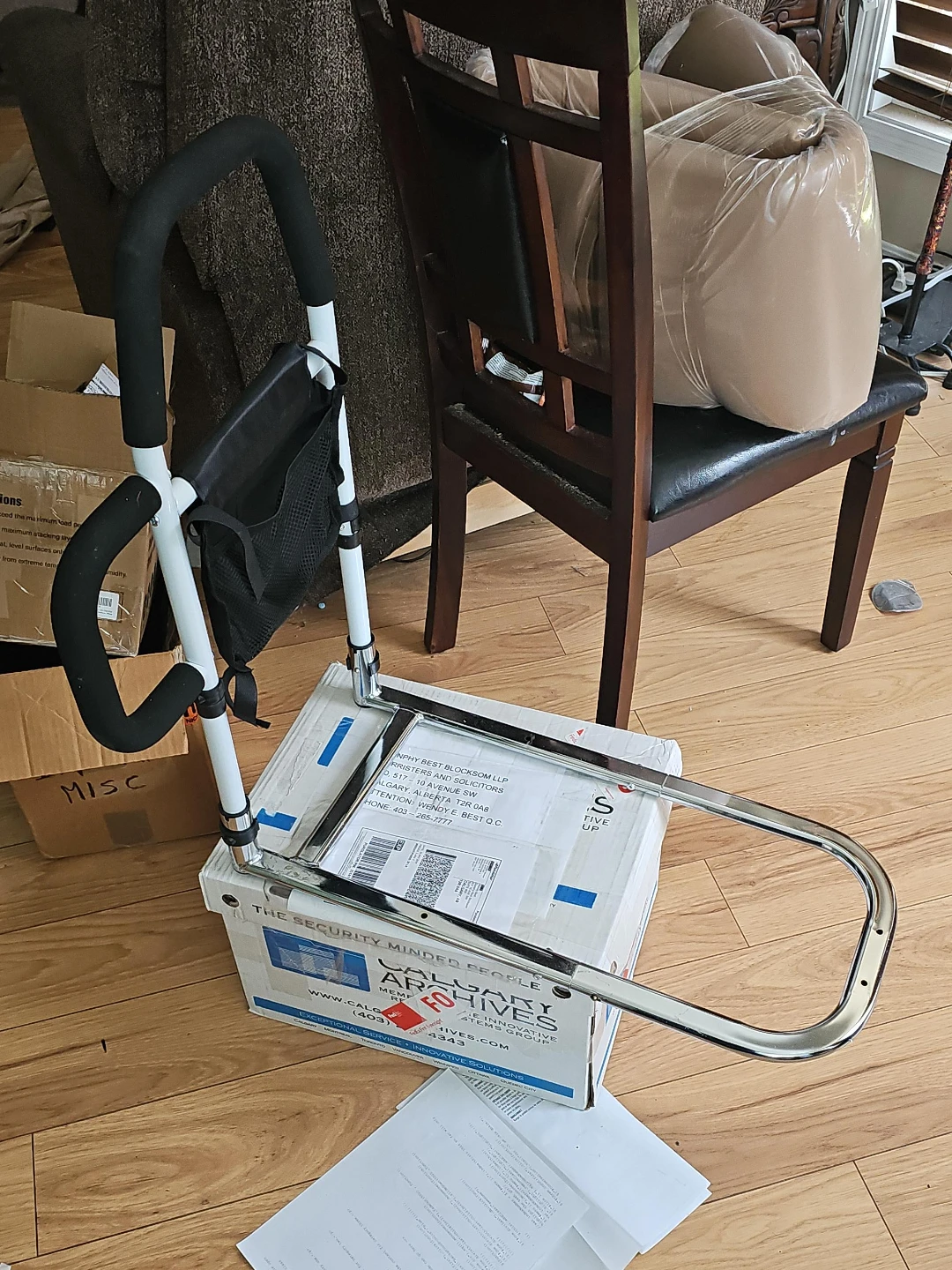Bedside Assist Bar with Organizer Pouch