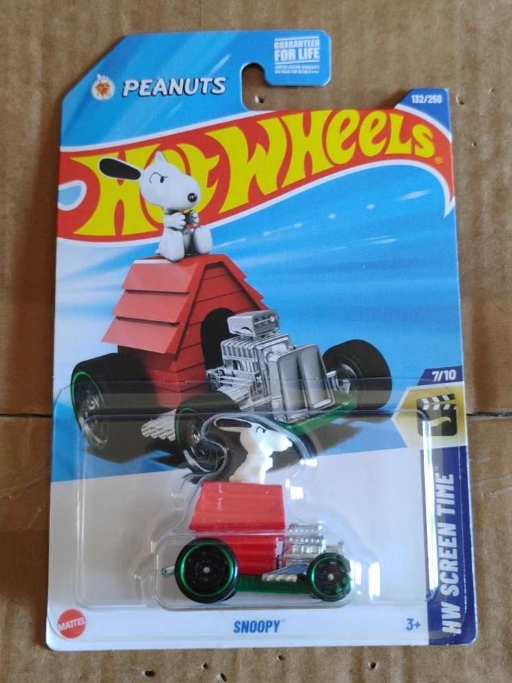Hot Wheels Peanuts Snoopy HW Screen Time Die-cast Car