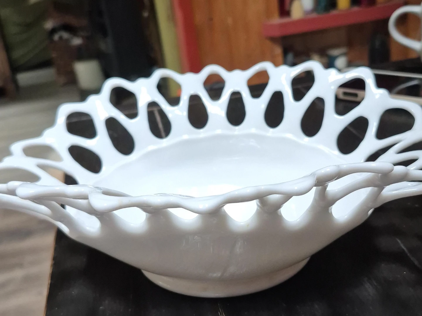 White Lace-Edge Ceramic Fruit Bowl