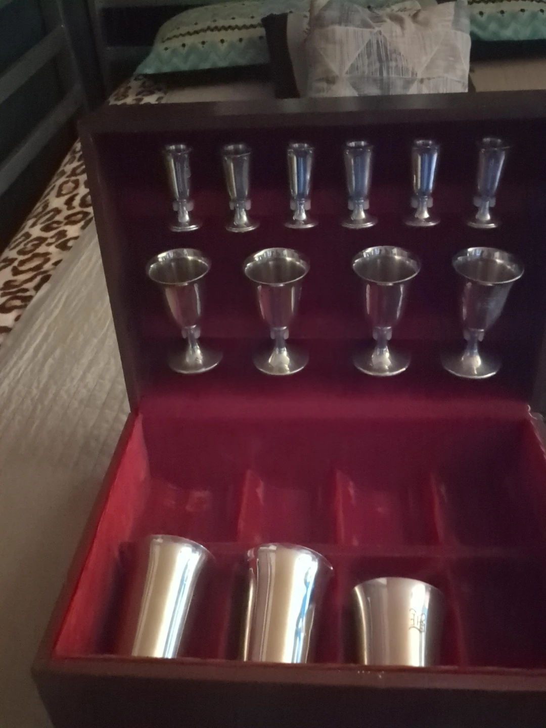 Set of 8 Silver Plated Shot Glasses with Presentation Box