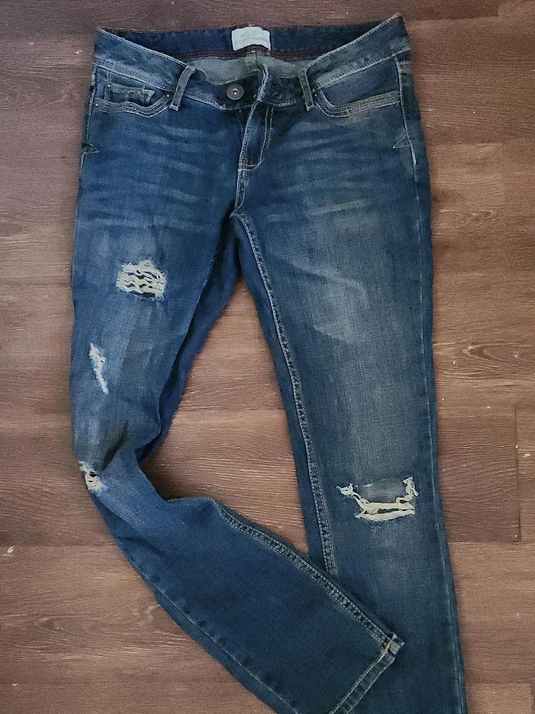 Y2K Women's Blue Distressed Jeans