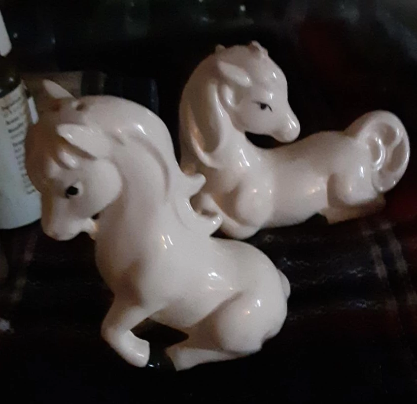 Vintage Horse salt and pepper shakers (Pair)