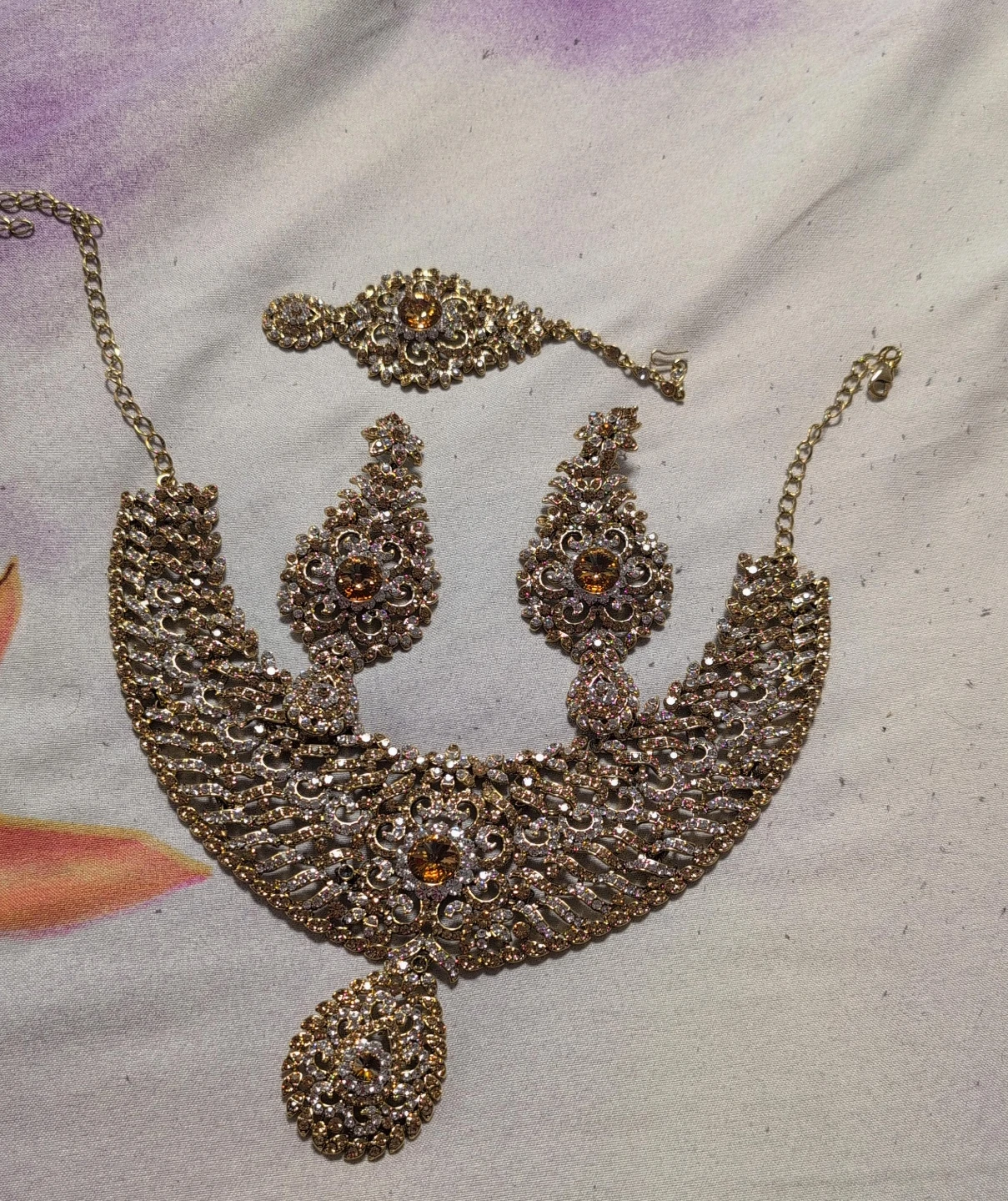 Gold coloured necklace and earring set with orange stones