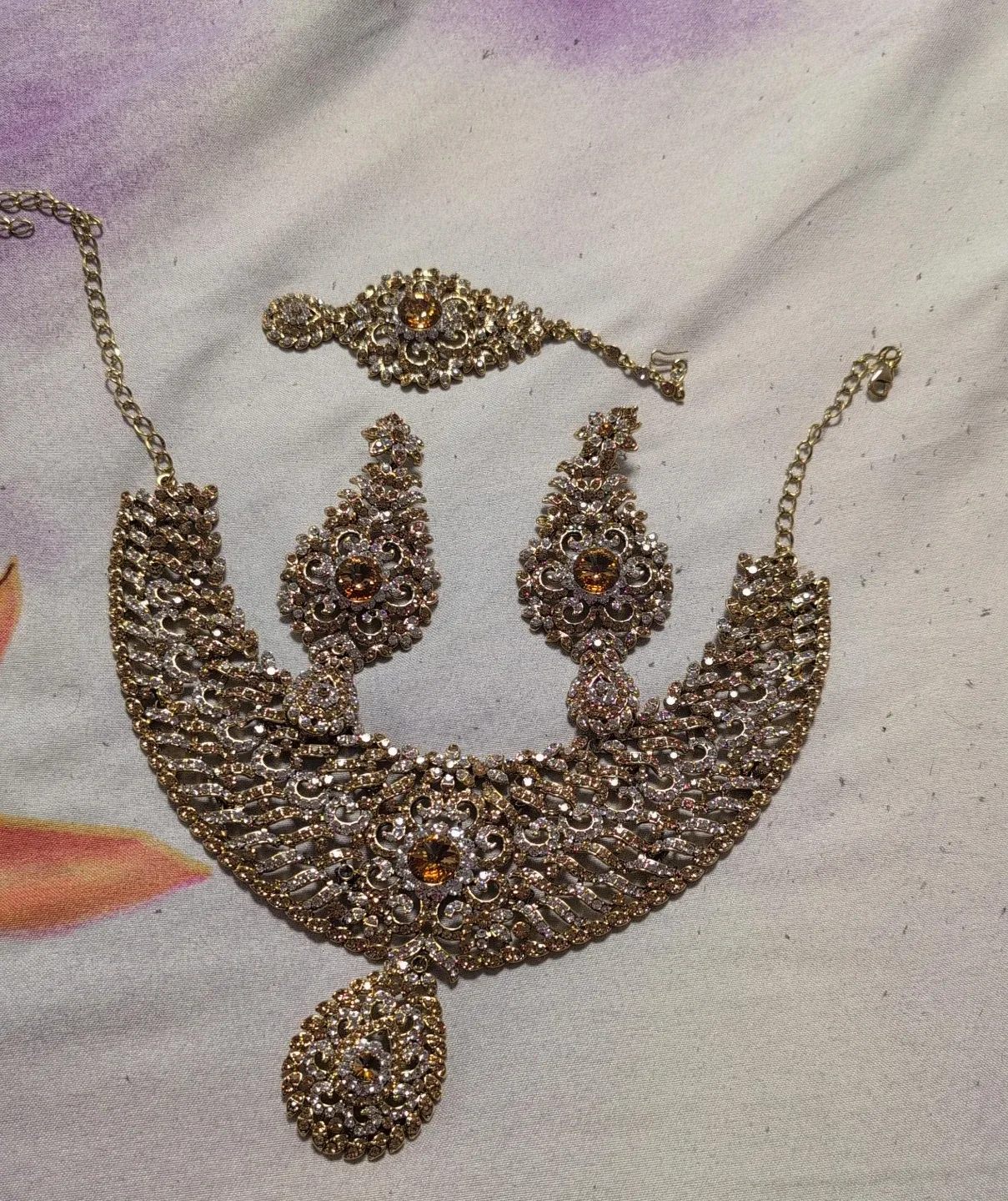 Gold coloured necklace and earring set with orange stones