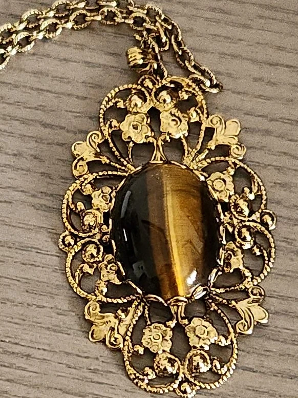 Vintage Gold Tone Necklace with Tiger's Eye Stone