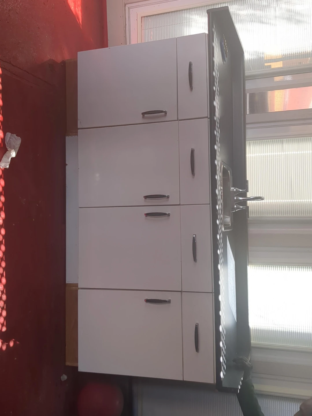 White Kitchen Cabinets with 4 Doors