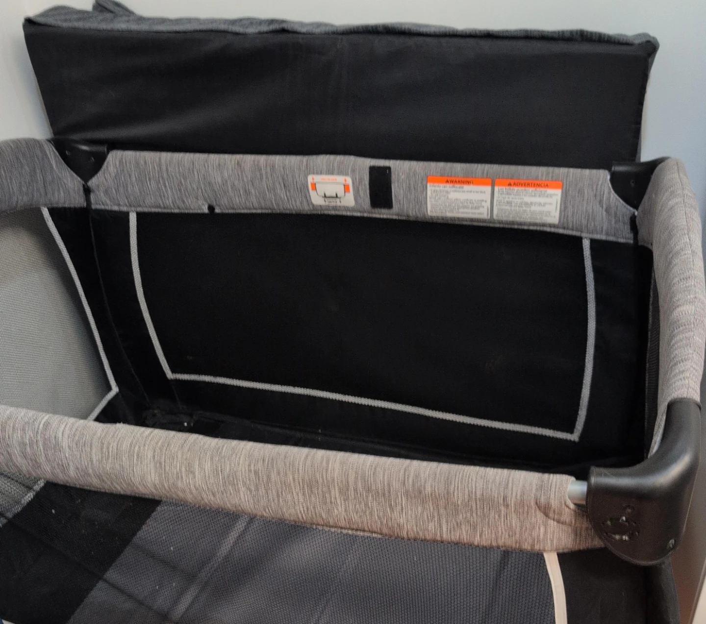 Playpen / Pack n Play Portable Crib