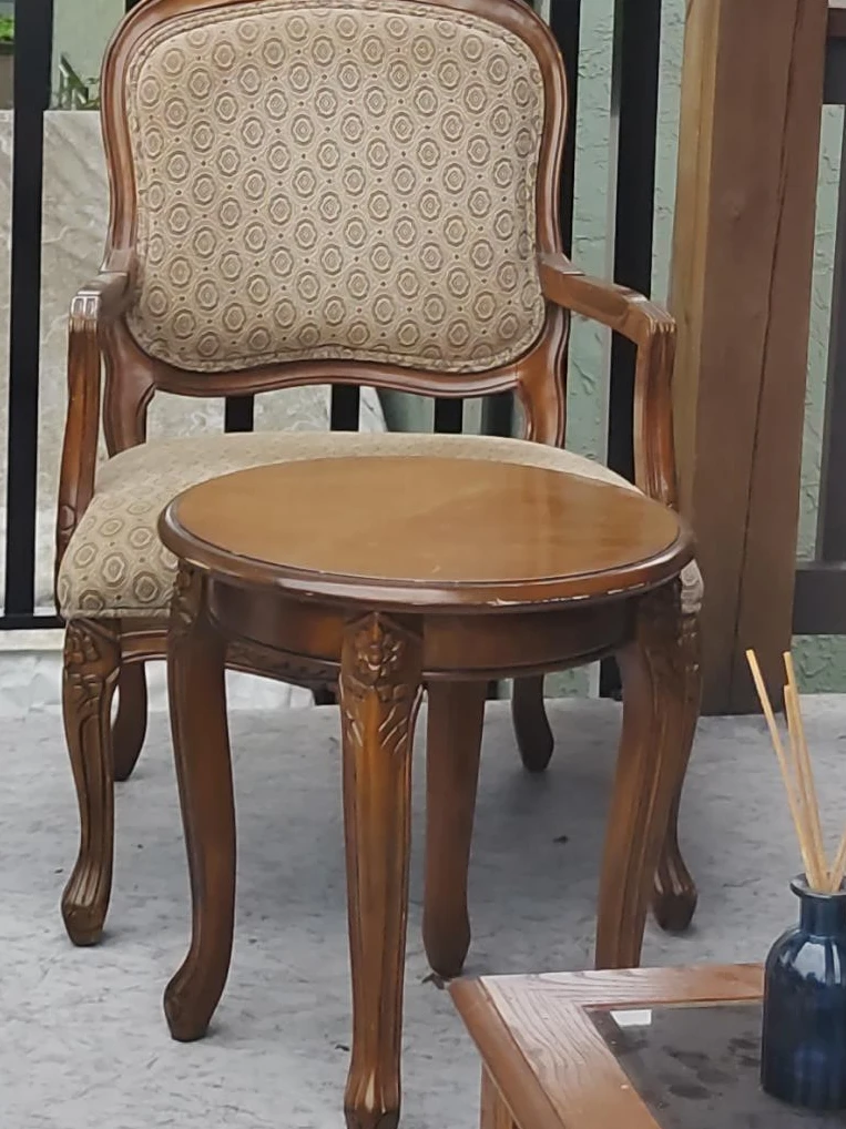 two chairs accent set