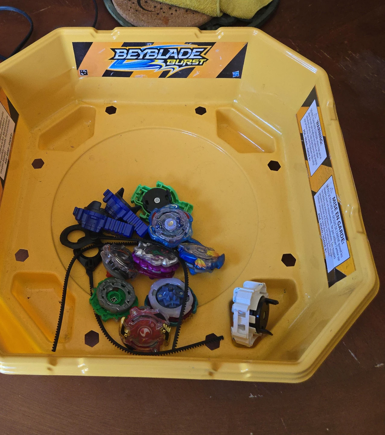 Beyblade Burst Arena with 7 Beyblades and Ripcords