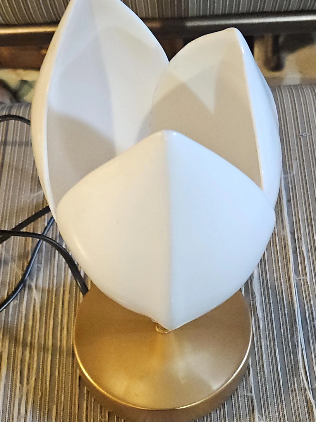 White Tulip-Shaped Table Lamp with Gold Base