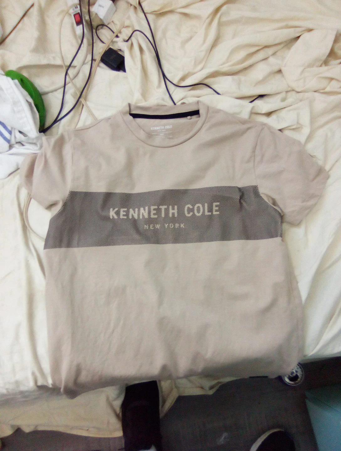 Kenneth Cole T-Shirt
