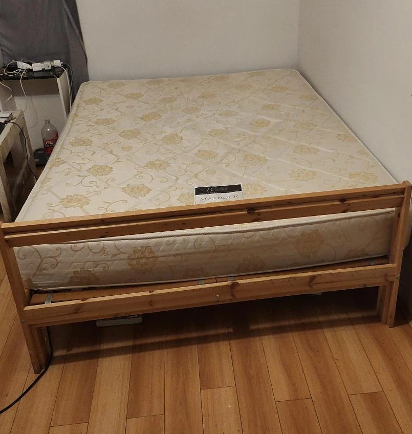 Wooden Bed + mattres
