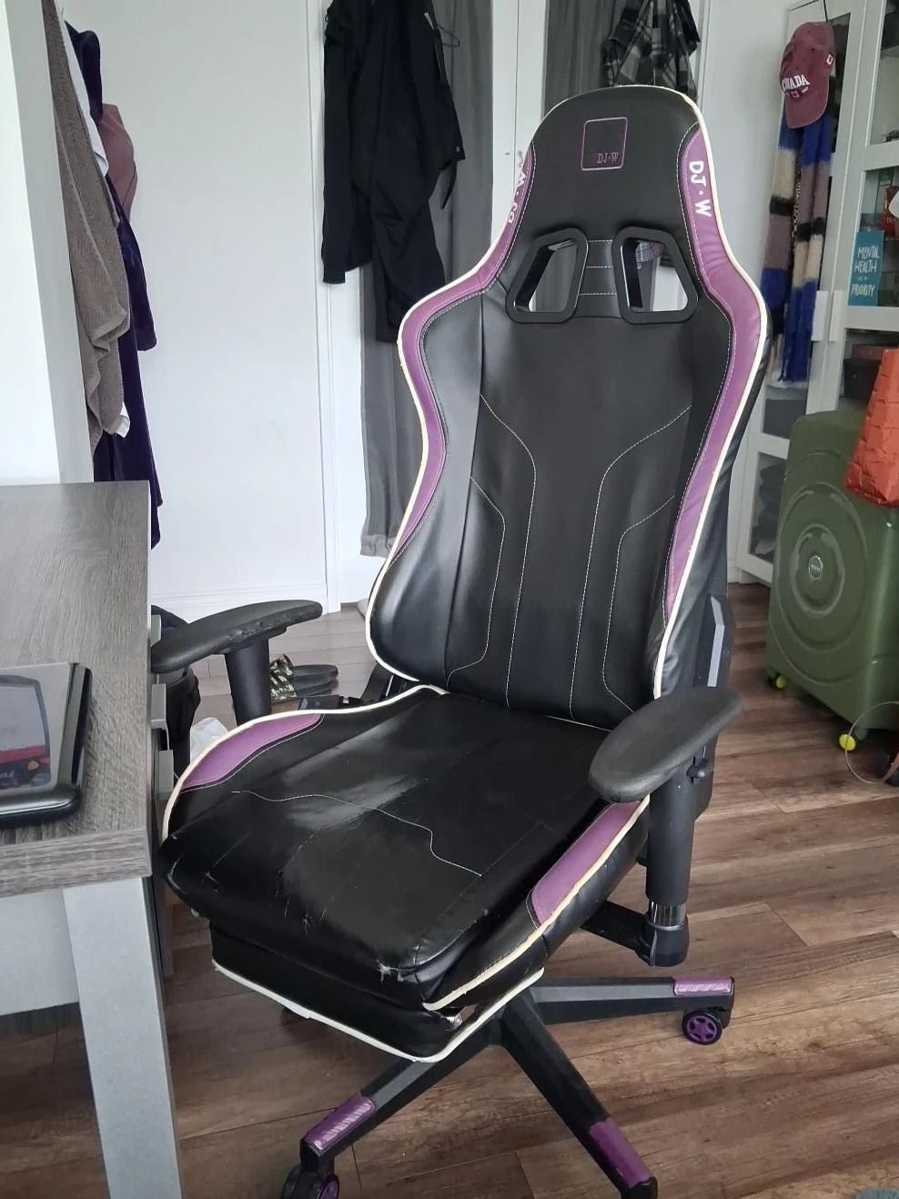 DTW Gaming Chair with Footrest - Black and Purple ⚽
