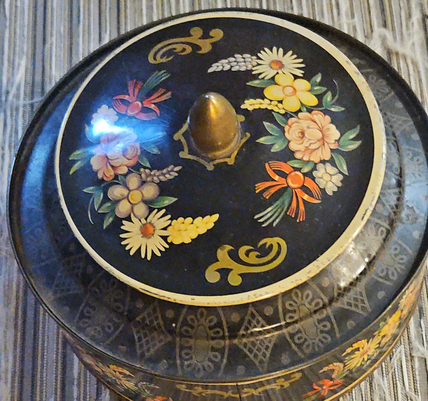 Vintage Floral Decorative Tin
