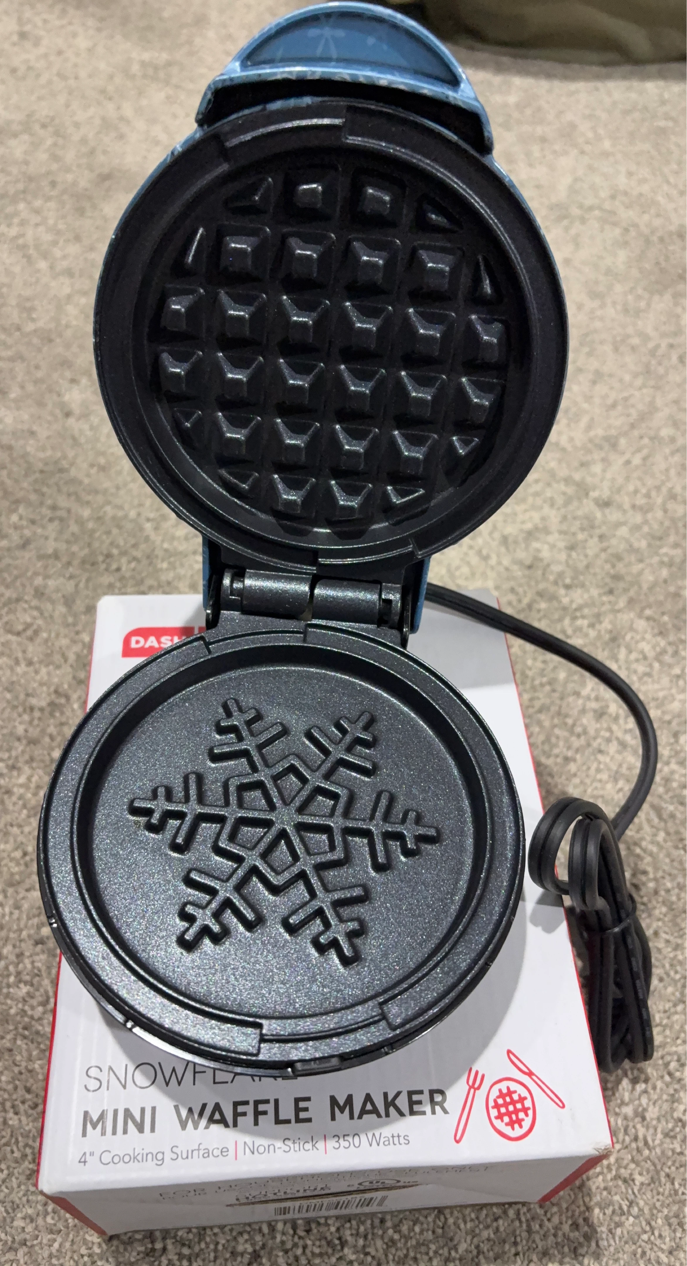 Dash Snowflake Mini Waffle Maker