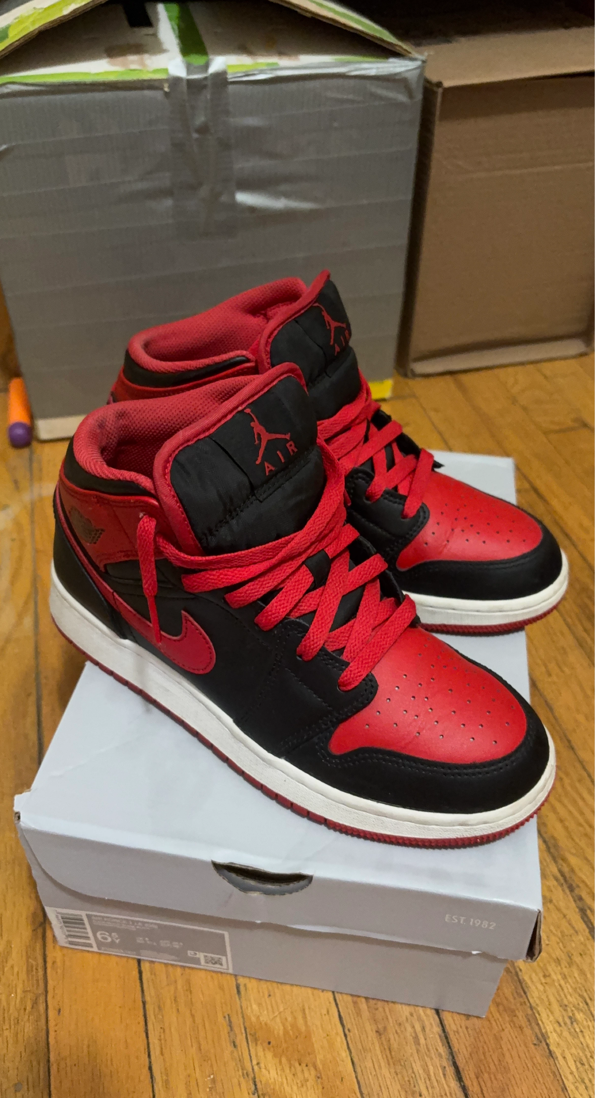 Nike Air Jordan 1 Mid SE
