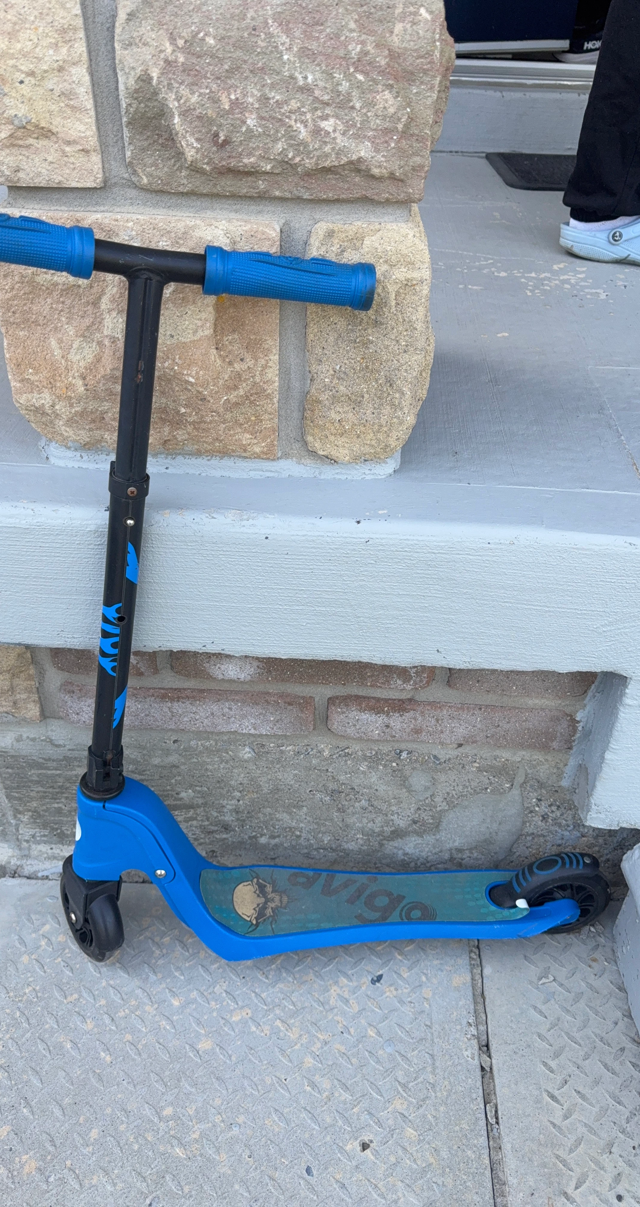Avigo Blue Scooter with Skull Graphic