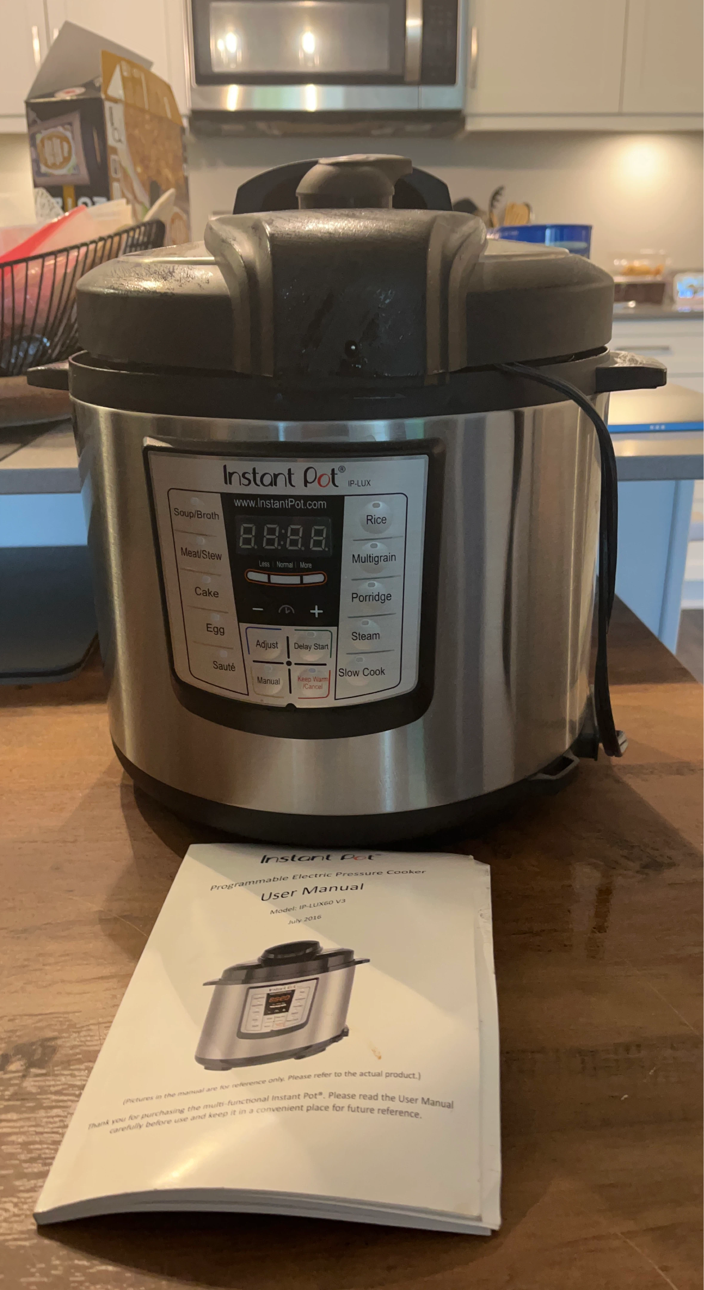 Instant Pot IP-LUX60 V3 Electric Pressure Cooker