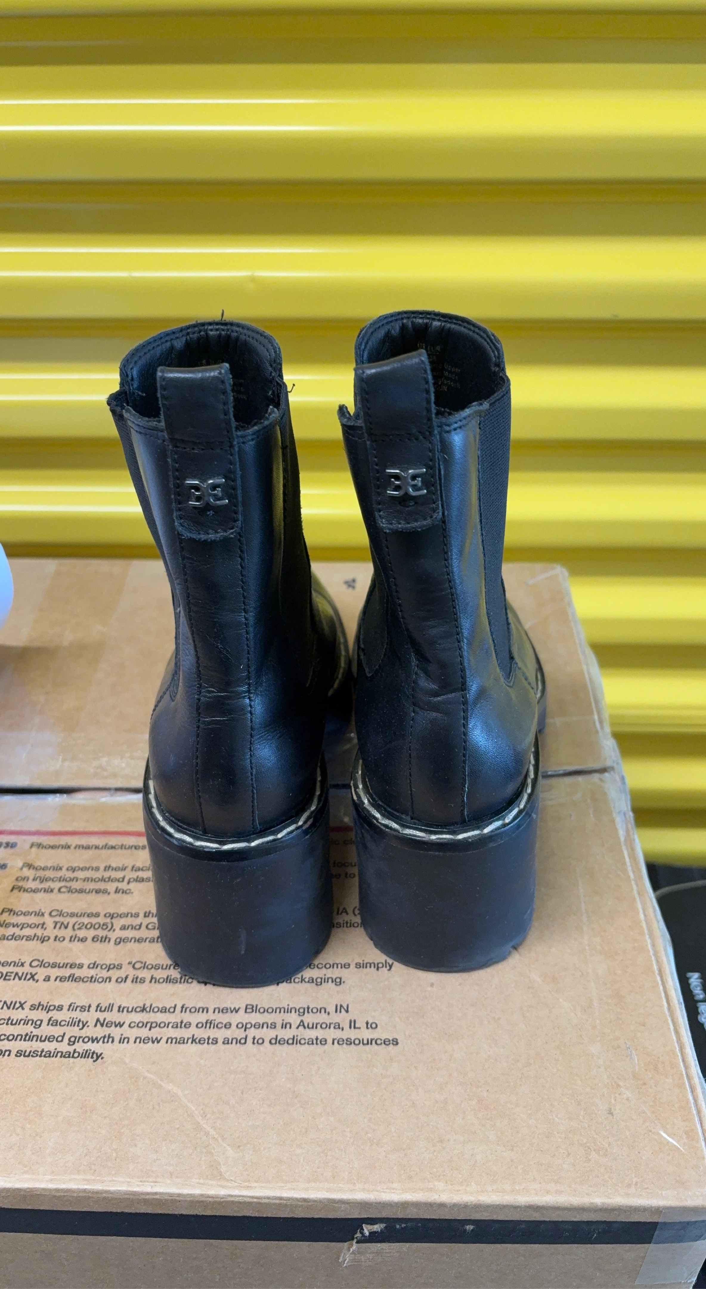 SAM EDELMAN Black Leather Chelsea Boots