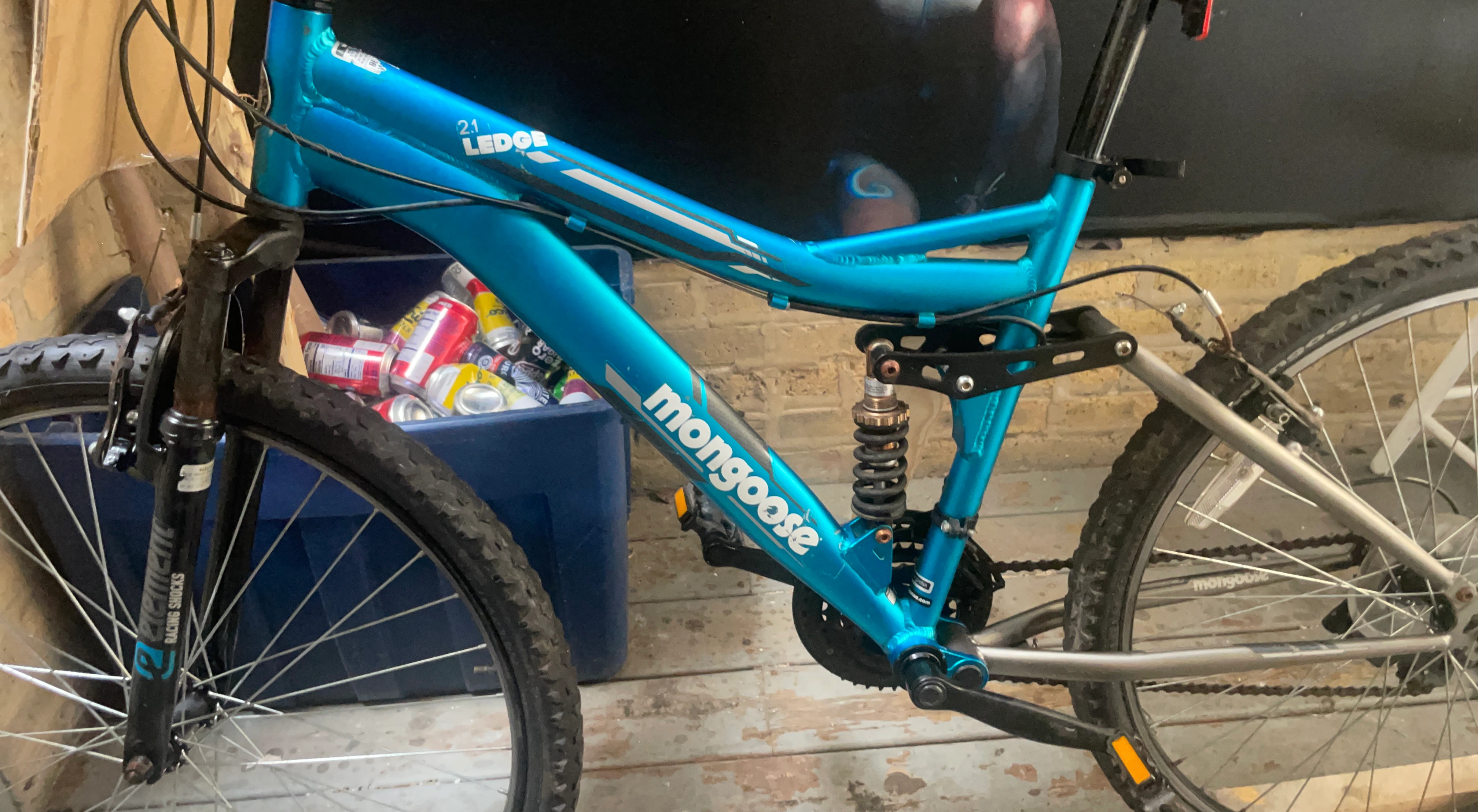 Mongoose Ledge 2.1 Mountain Bike
