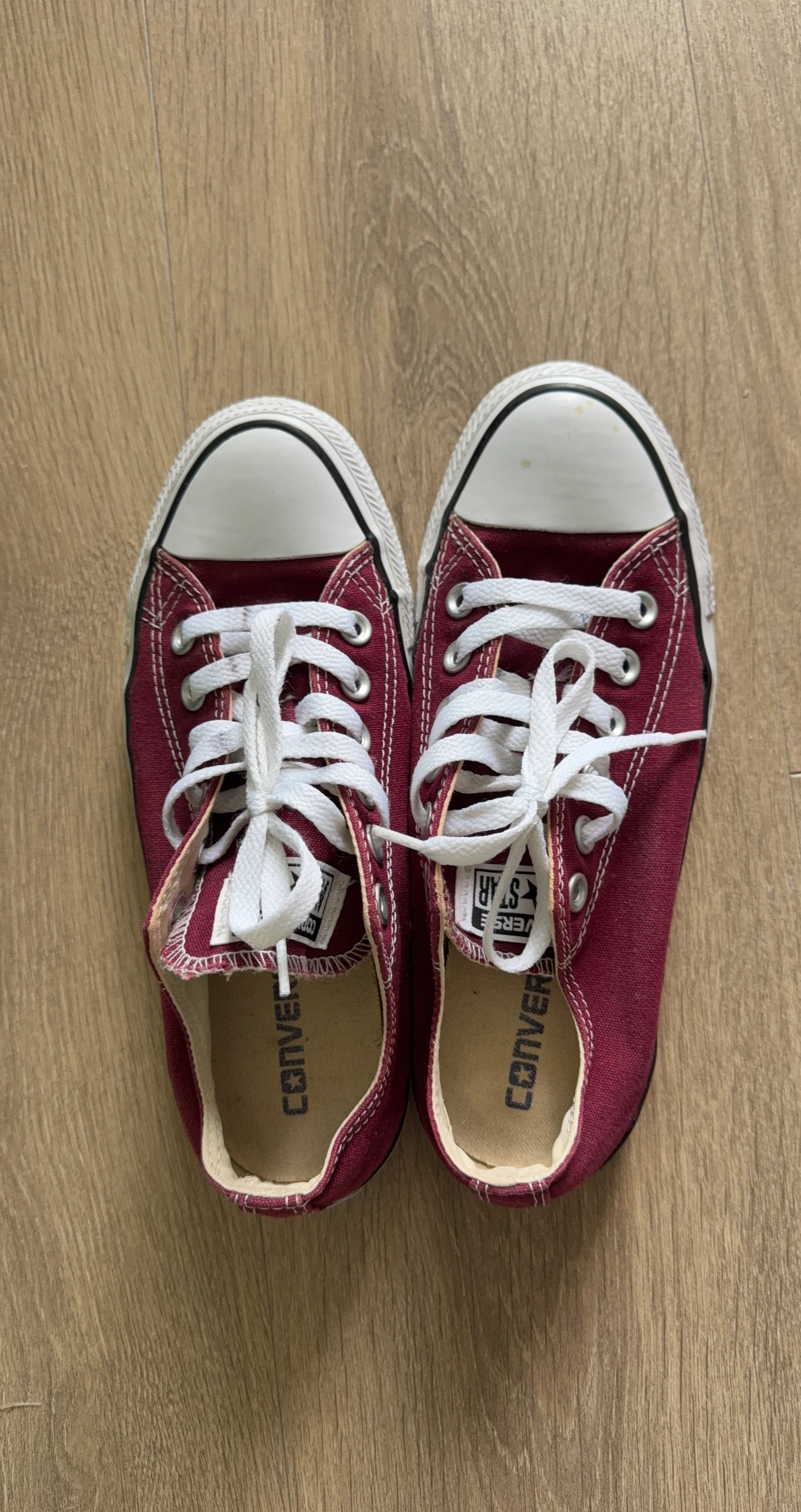 Converse Chuck Taylor All Star Burgundy Sneakers