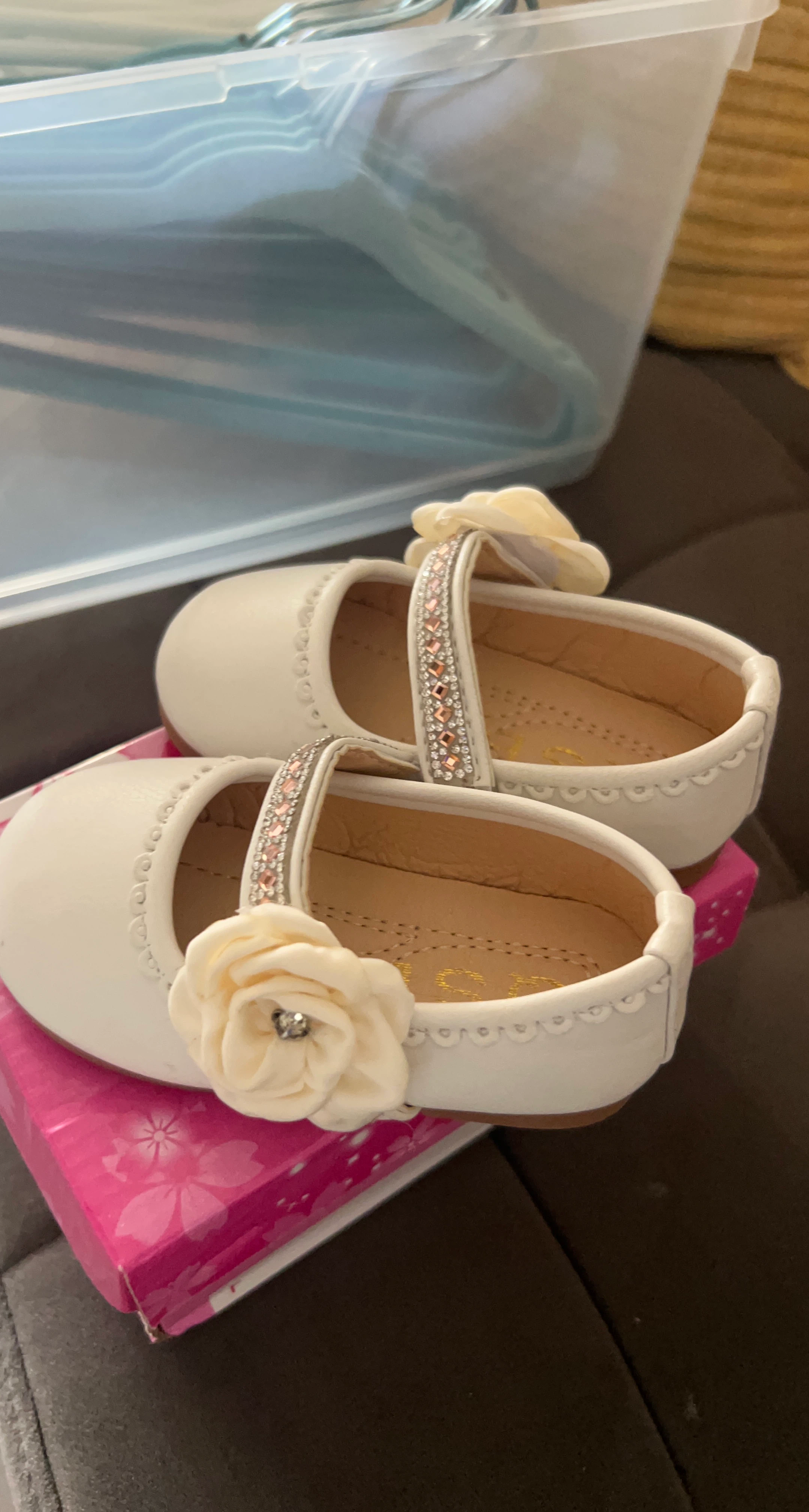 White Flower Dress Shoes - Size 5