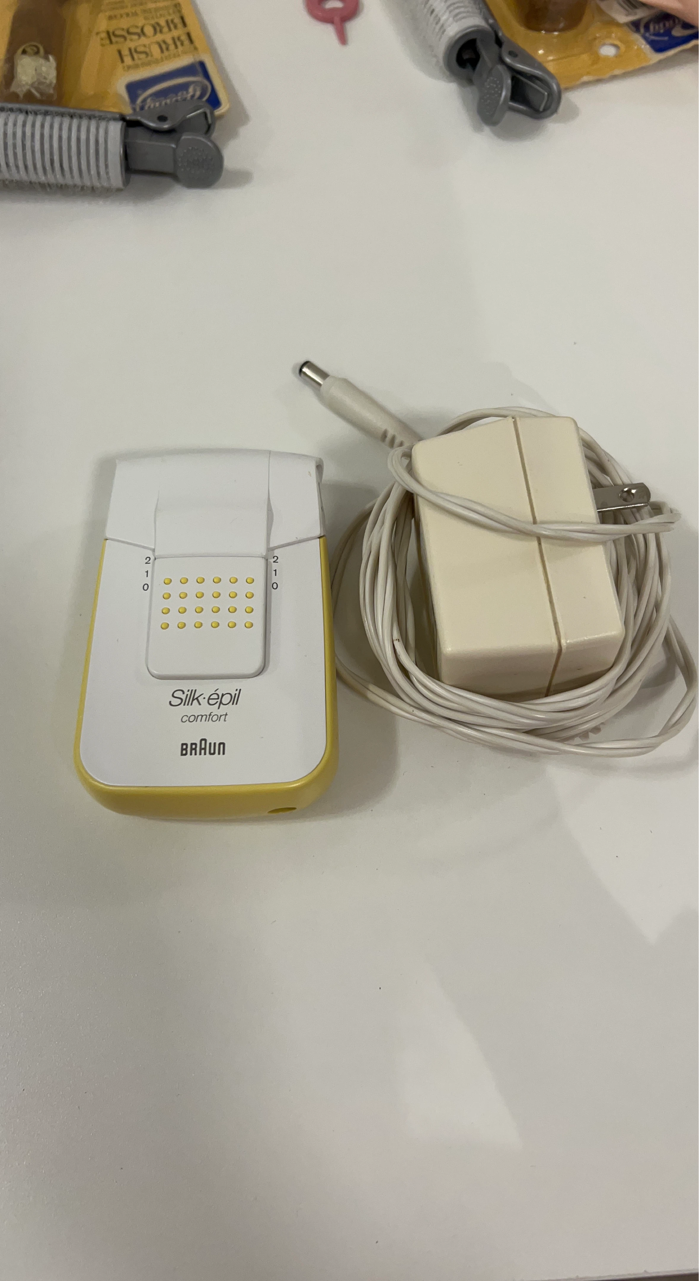 Braun Silk-épil Comfort Epilator with Power Adapter