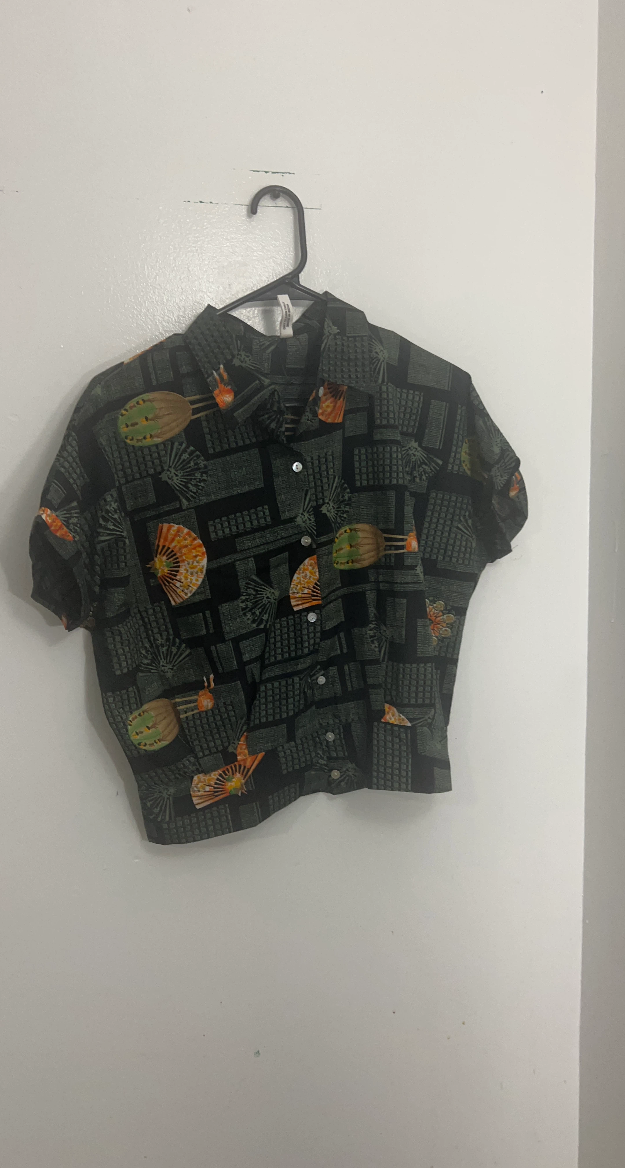 Short Sleeve Button-Up Shirt with Fan Print
