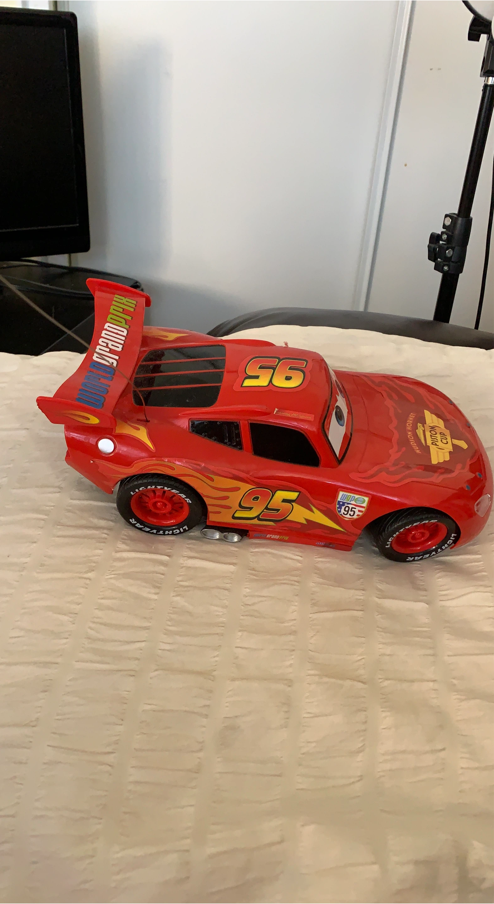 Disney Pixar Cars Lightning McQueen Toy Car