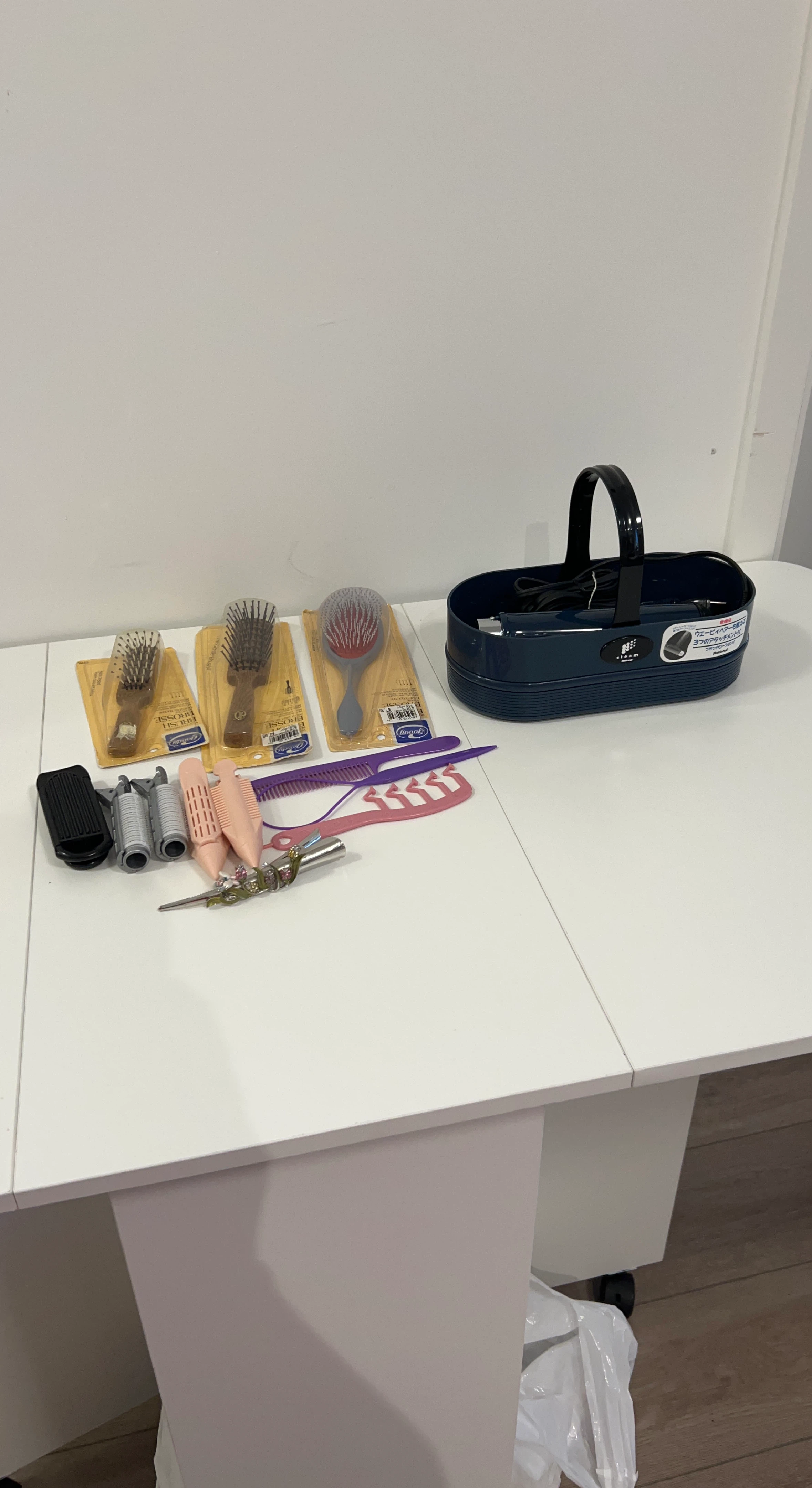 National styler with hair accessories