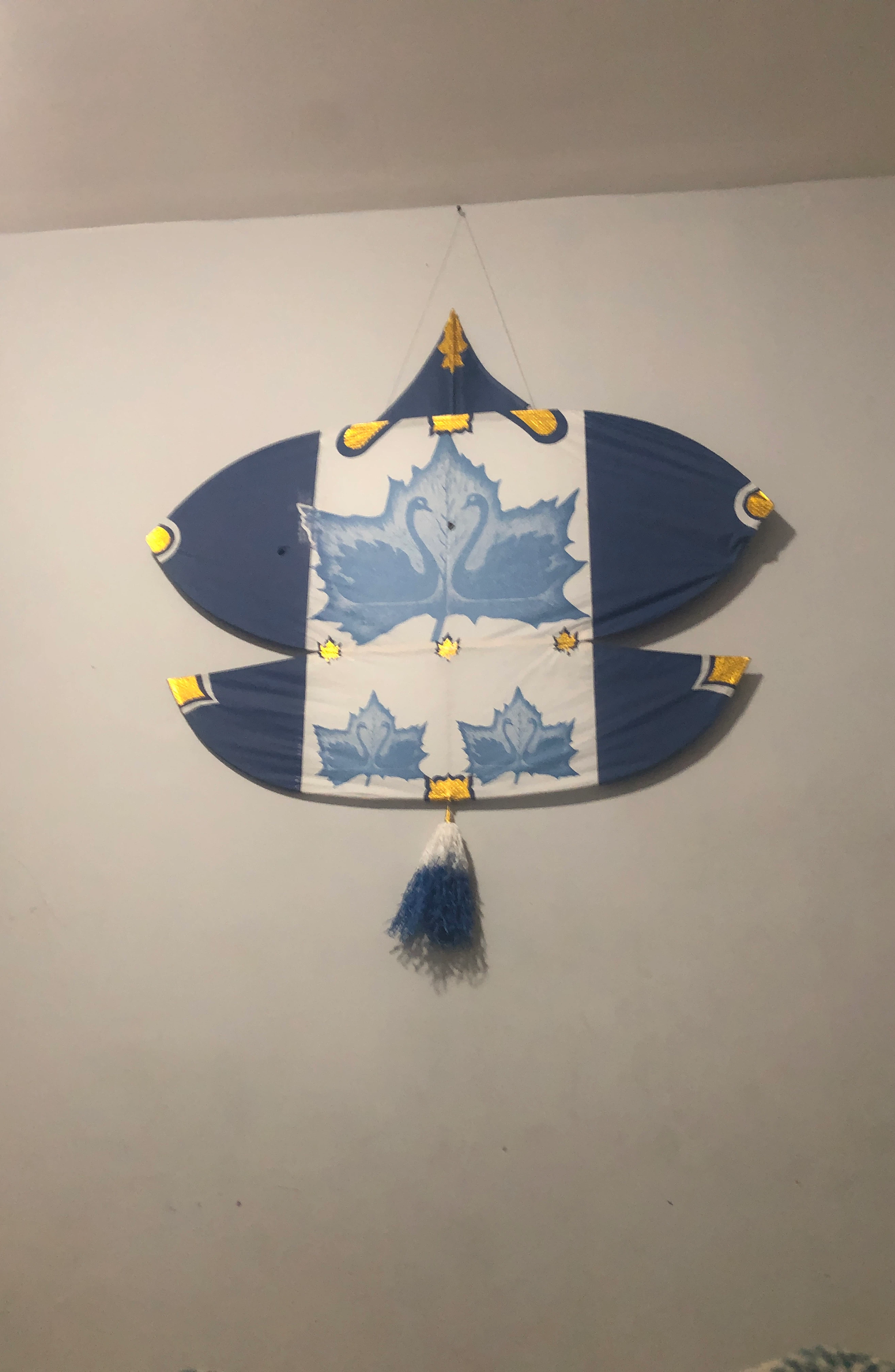 Blue and White Swan Maple Leaf Kite