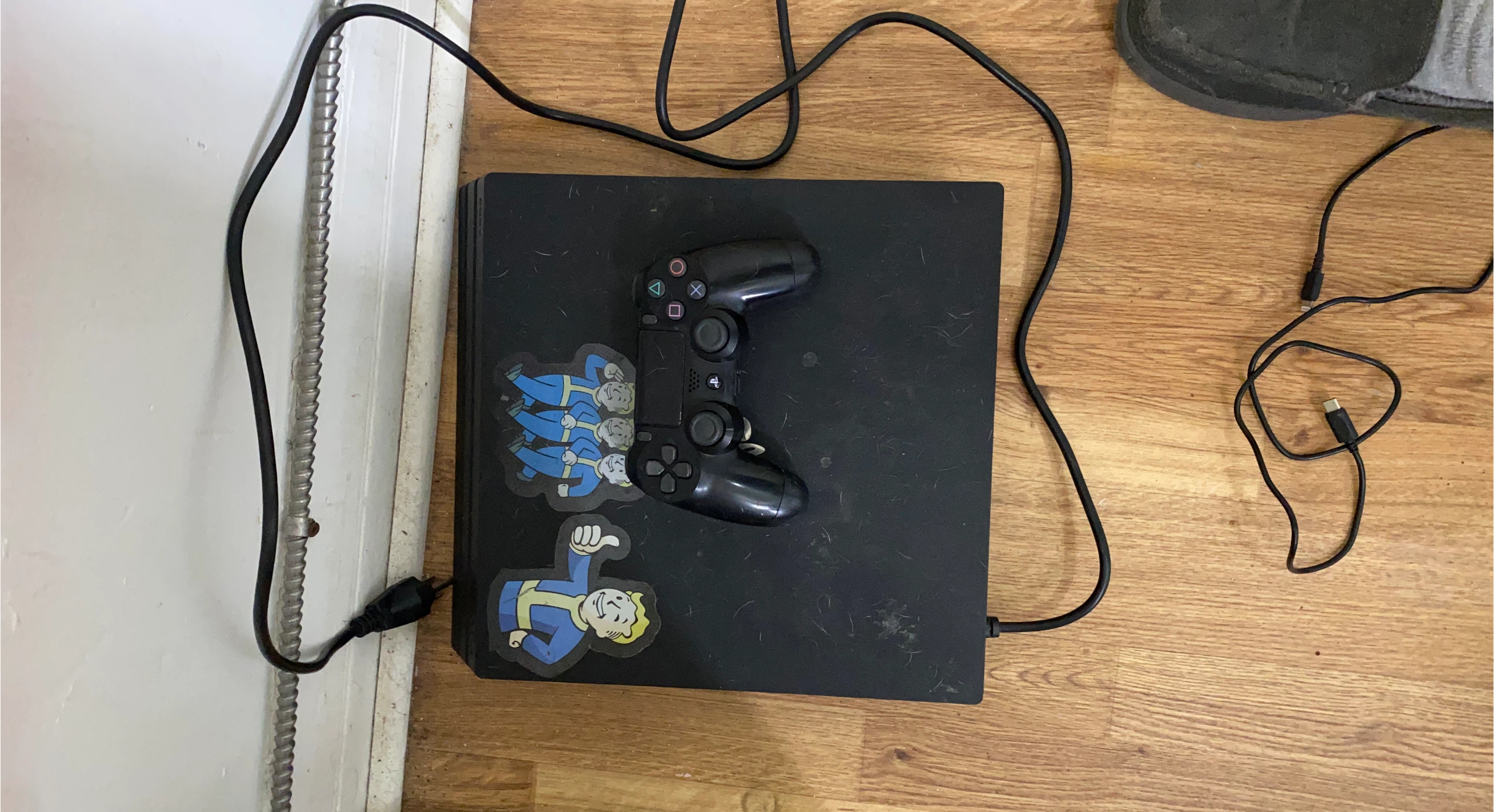 PlayStation 4 (PS4) Console with Controller