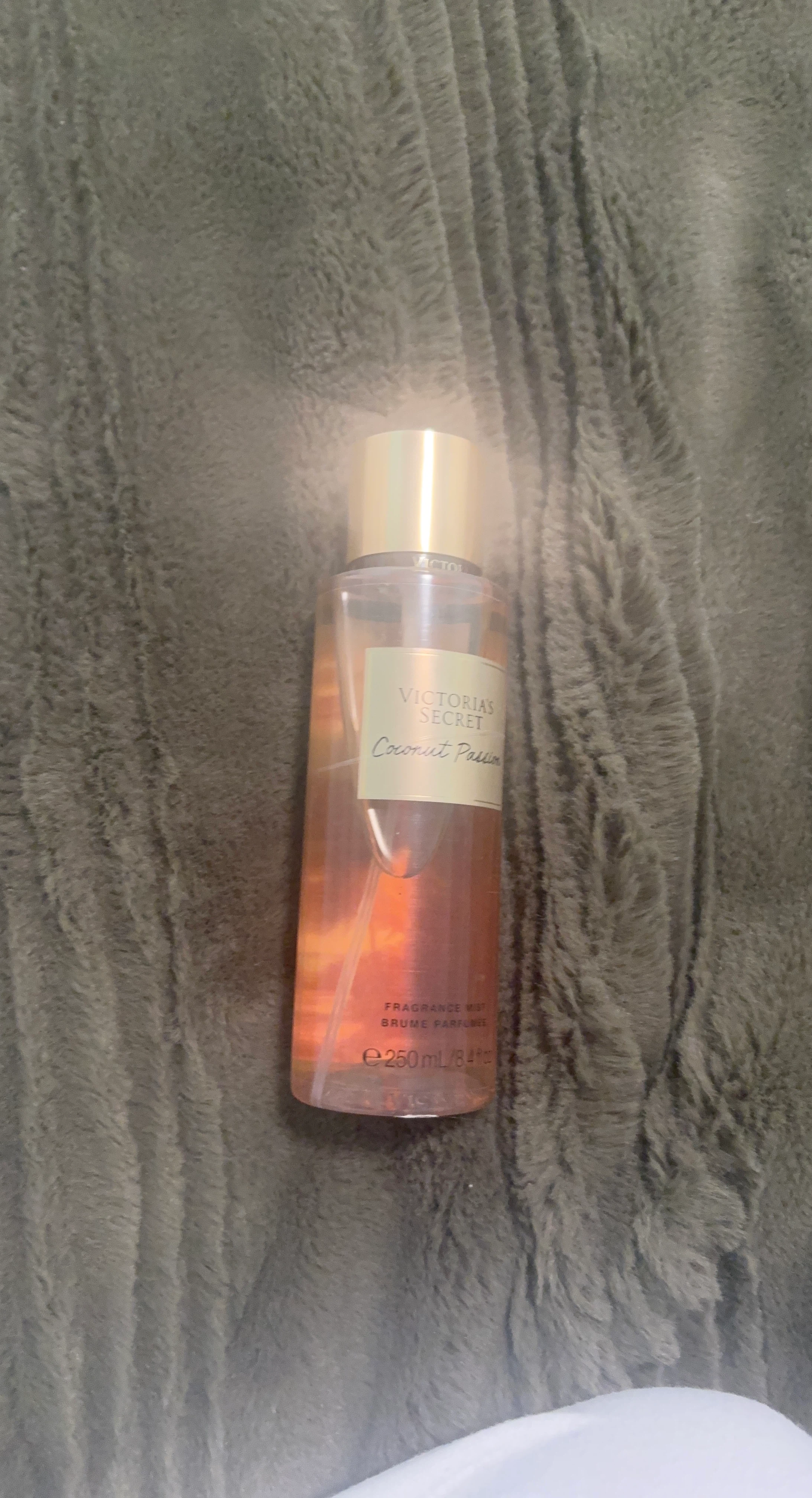 Victoria's Secret Coconut Passion Fragrance Mist 250 mL