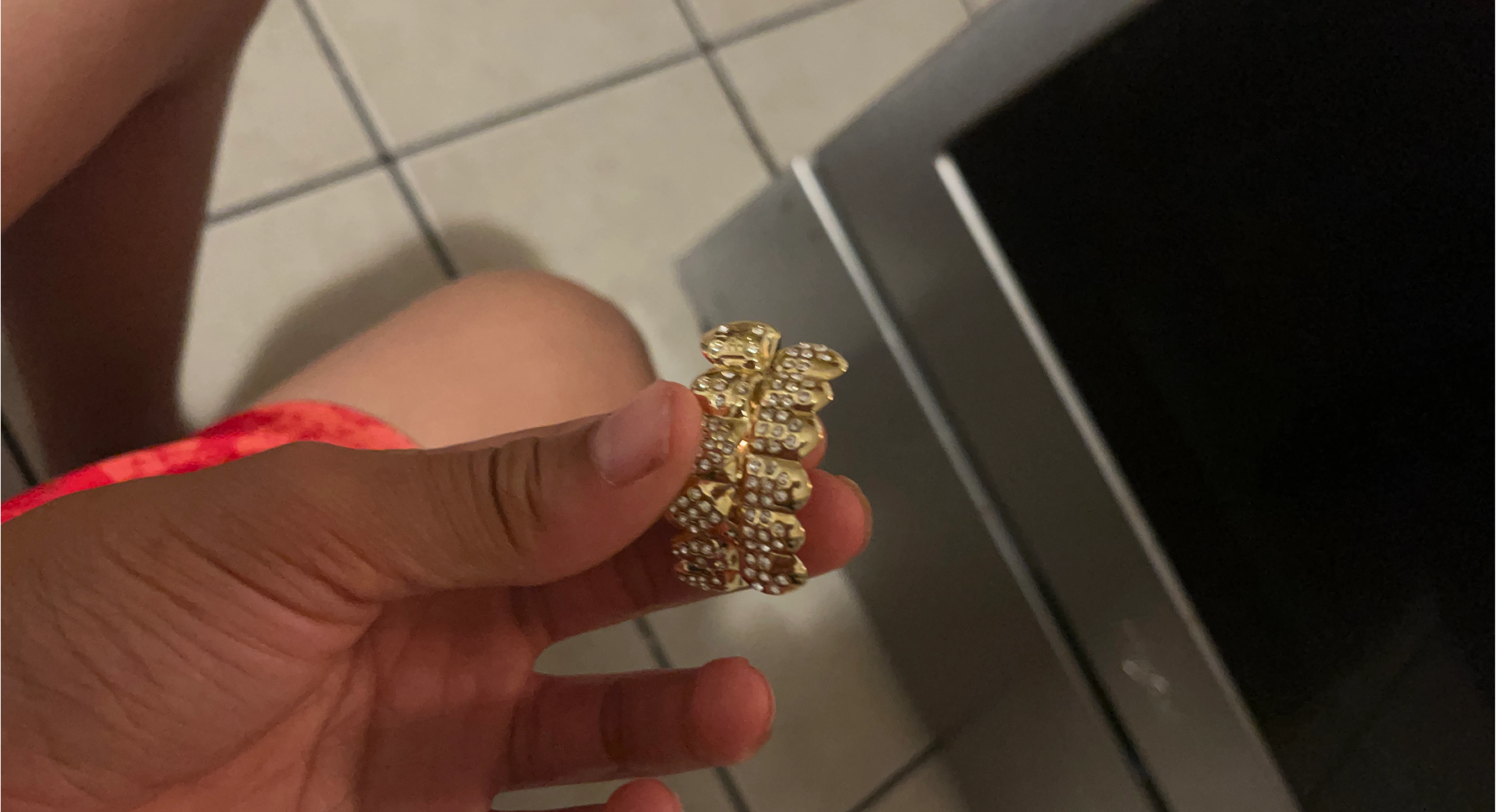Gold Tone Rhinestone Ring