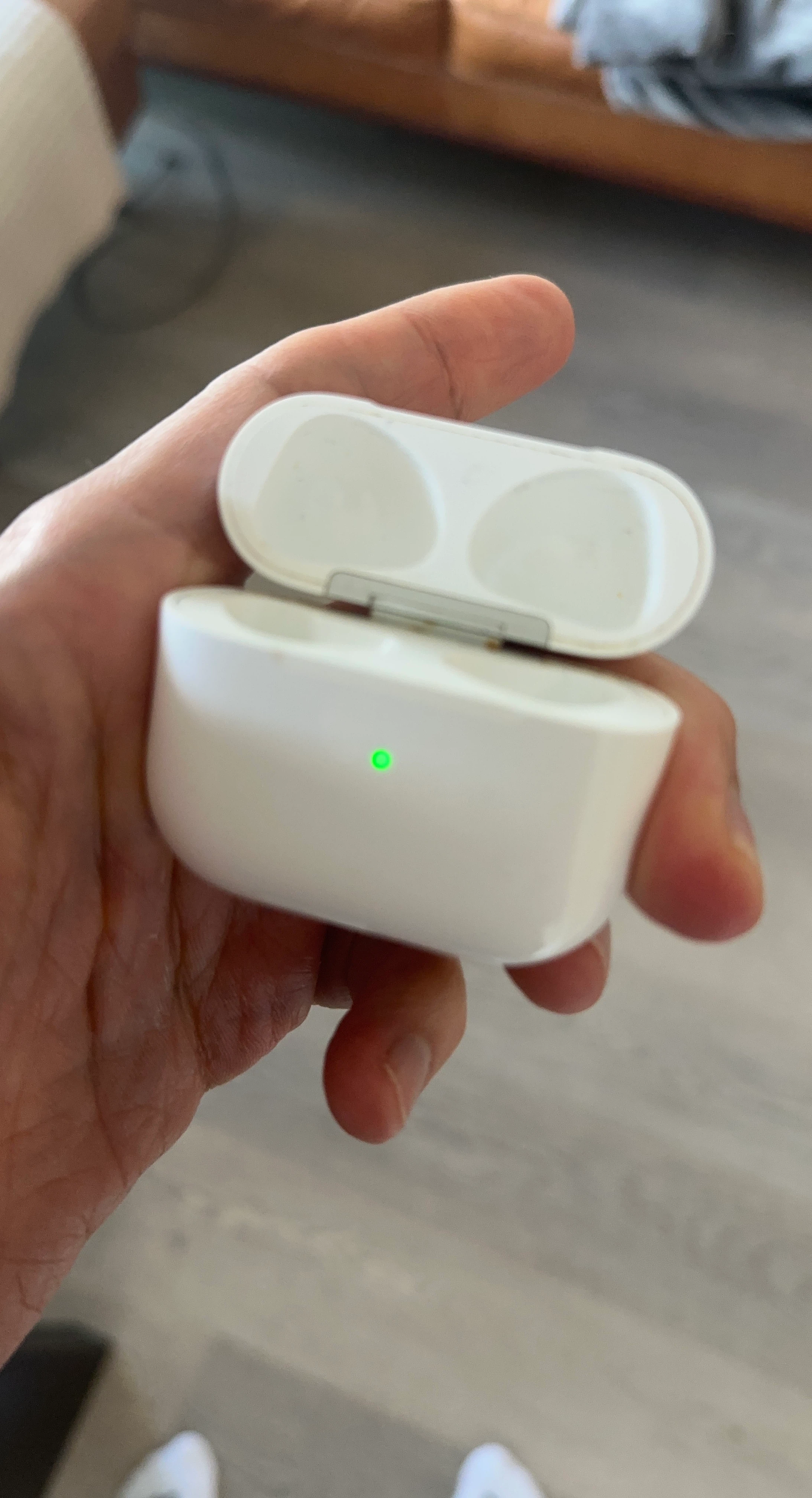 White Wireless Charging Case AirPods 3 gen A2564