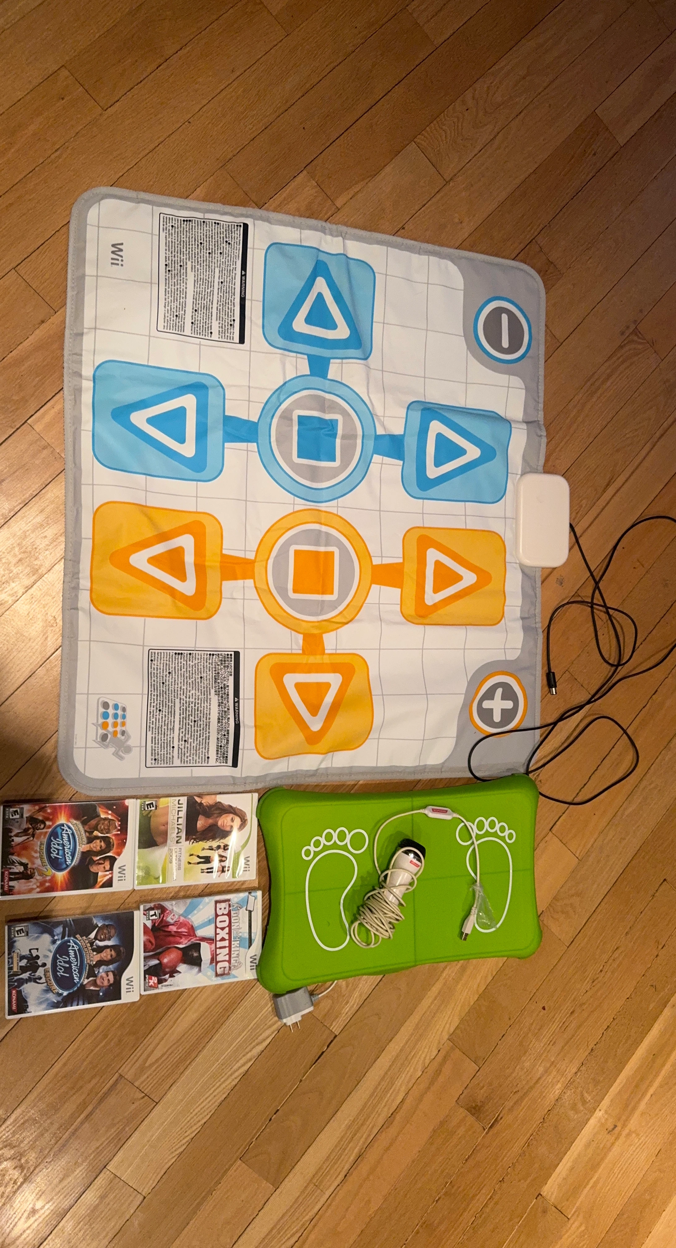 Nintendo Wii Balance Board, dance mat, microphone and 4 Games