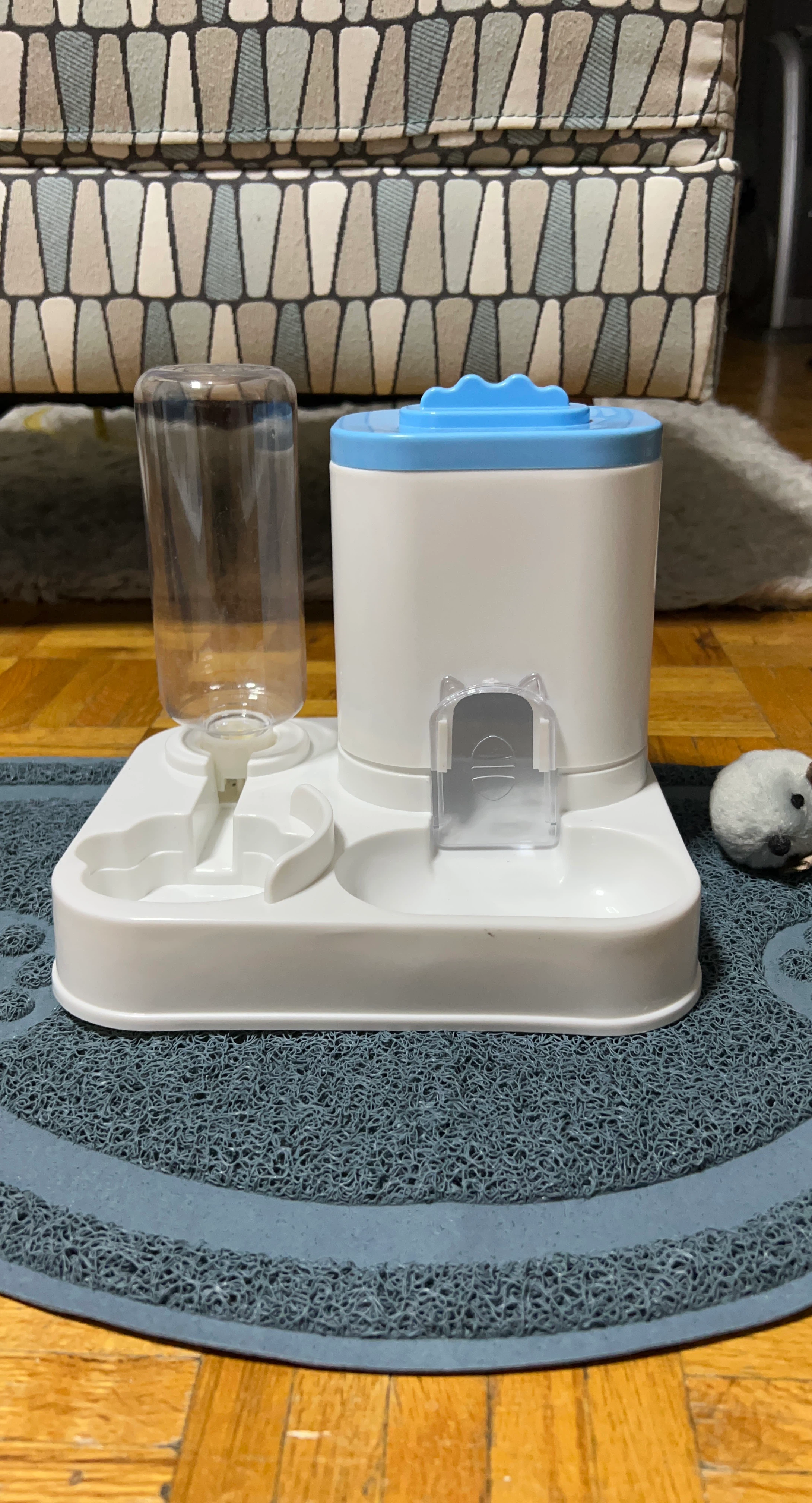 2-in-1 Pet Food and Water Dispenser with mat