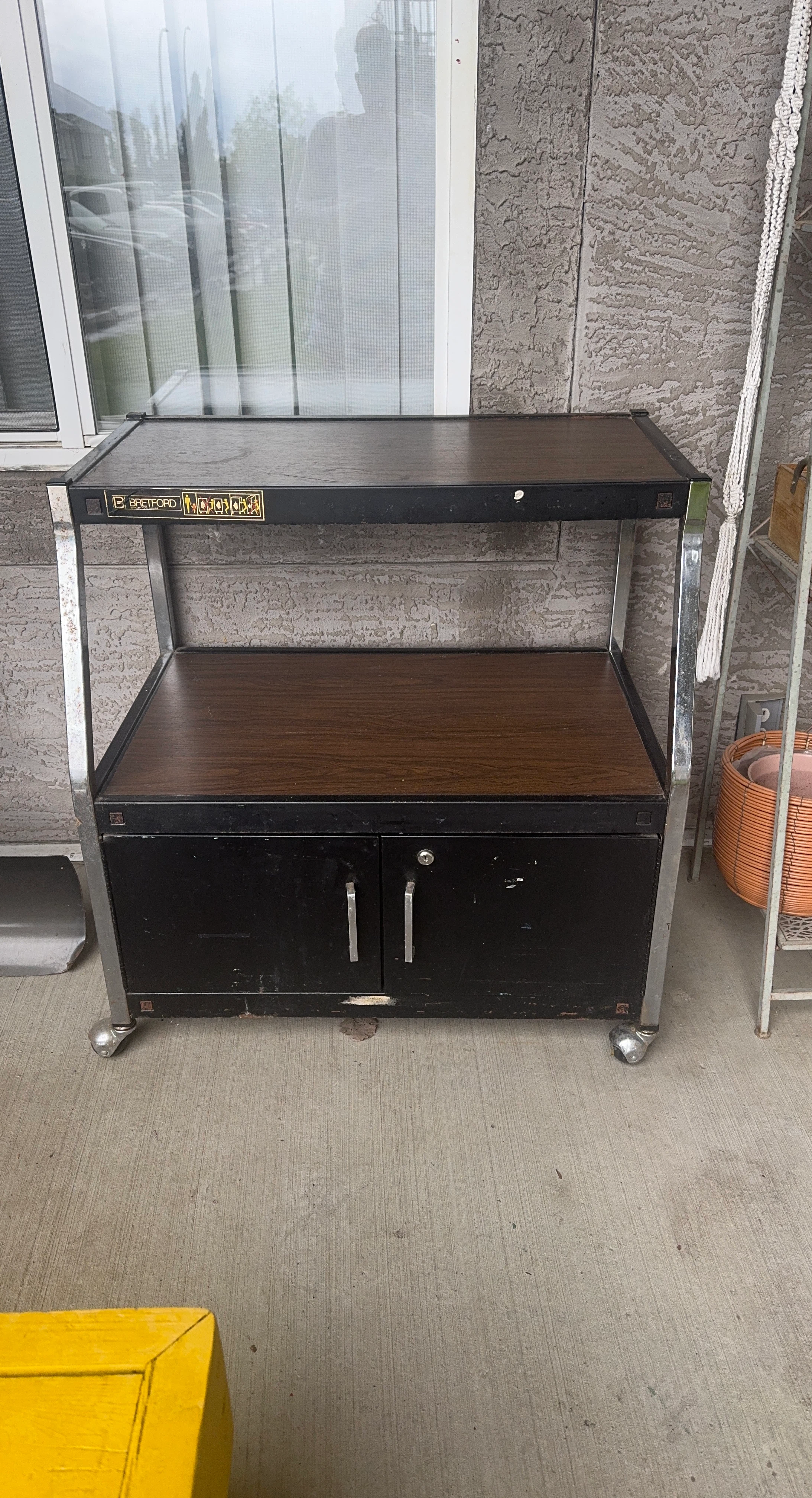 Bretford Rolling Cart with Cabinet