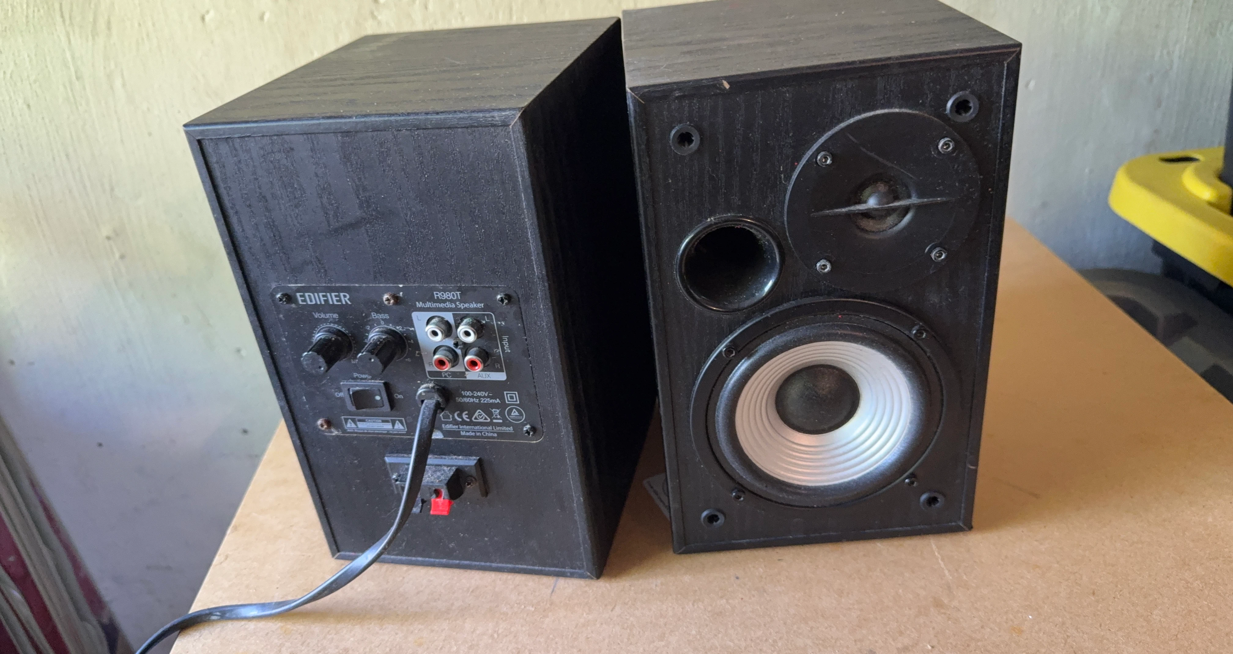 Edifier R801 Multimedia Speakers
