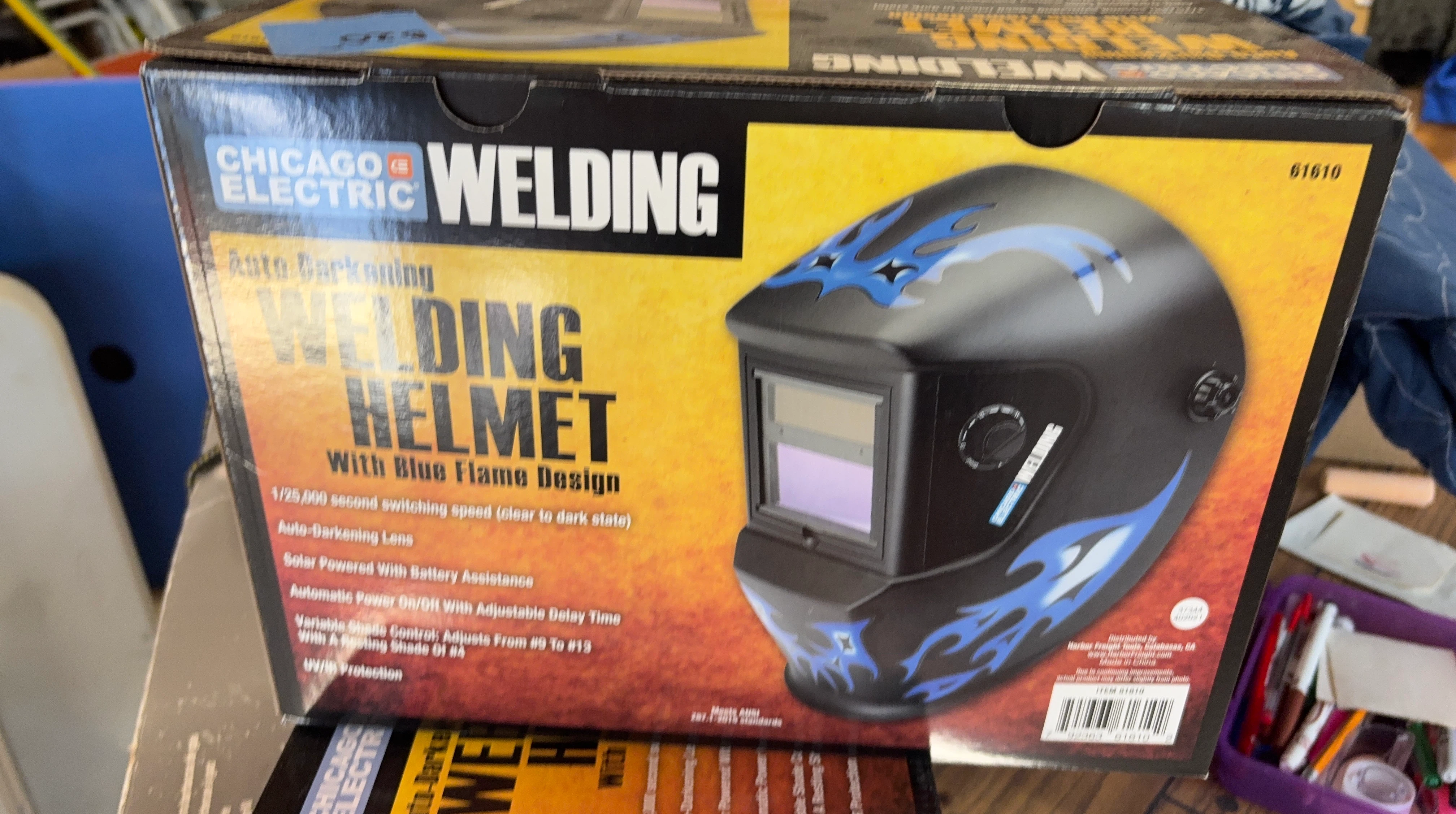 Welding helmet