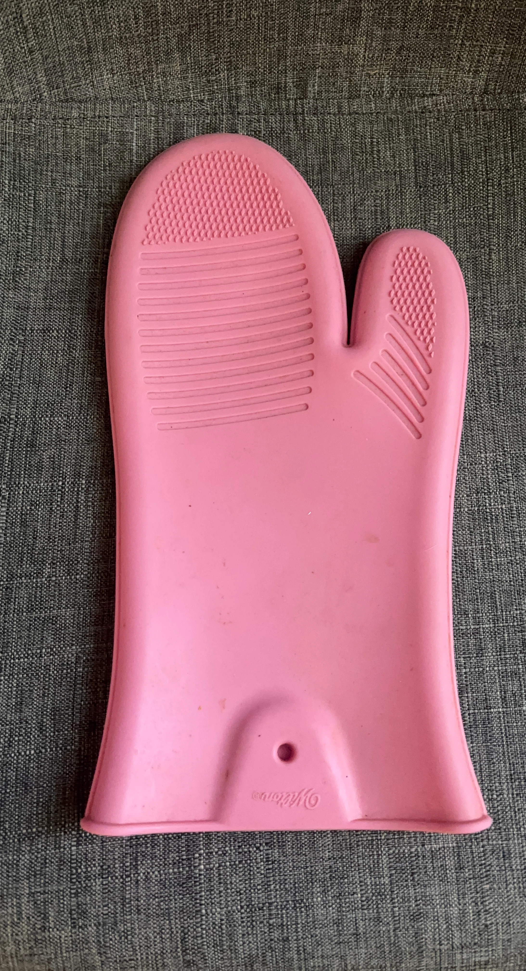Wilton Pink Silicone Oven Mitt- New